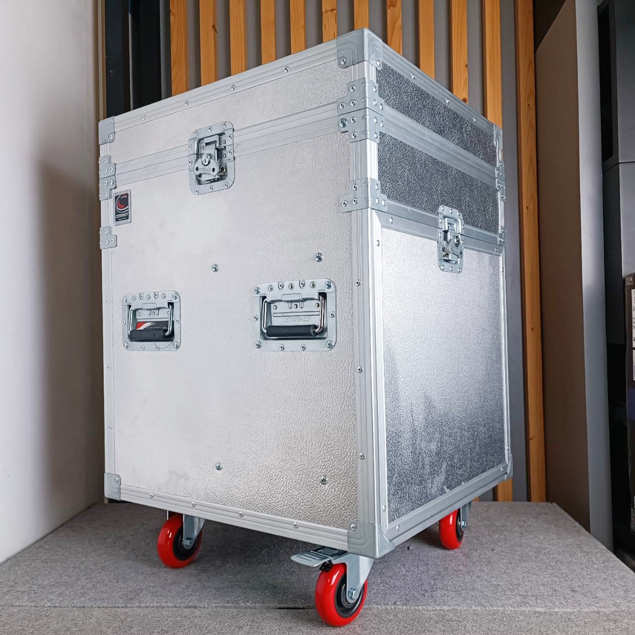 COMPACT SD-B10Ux10 RACK3ฝา ฝาเสียบ ผิวอลู ลึก21นิ้ว แร็ค ตู้แร็คลึก21นิ้ว ตู้แร็ค3ฝา อุปกรณ์สำหรับเก็บเครื่องเสียง10U