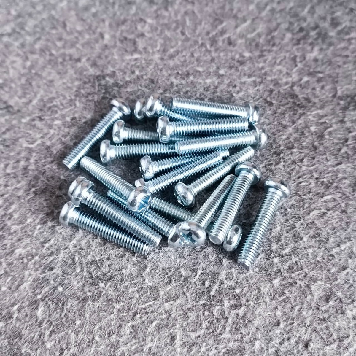 ถุง20ตัว สกรูJP 4X20 น็อต สกรู น็อตเกลียวละเอียด น็อตเกลียวละเอียดหัวกลม สกรูเกลียวละเอียด น็อตJP4X20 เอไอ-ไพศาล