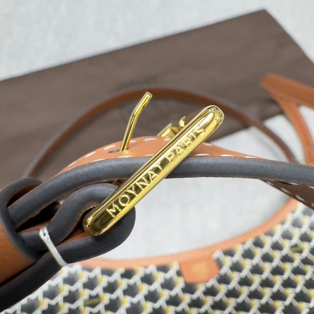 กระเป๋าแคนวาส Moynat Hobo Bag the House’s signature monogram canvas สินค้าใหม่ ของแท้