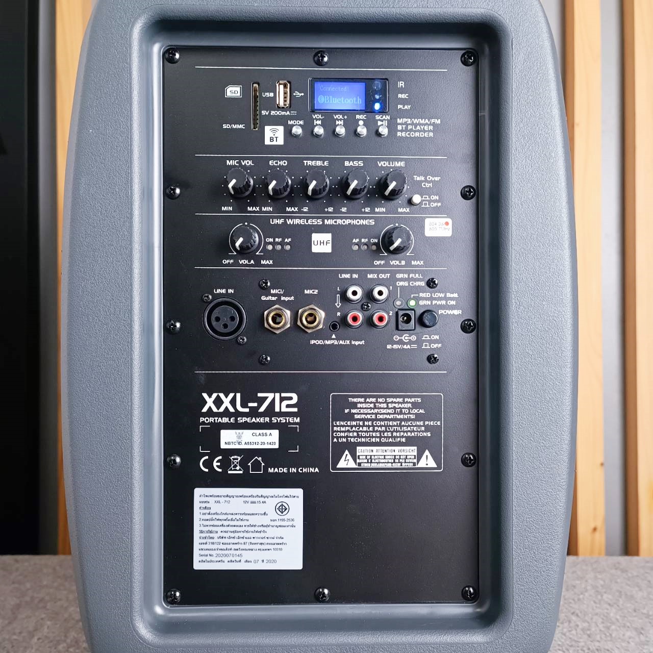 XXL XXL-712 ลำโพงล้อลาก ไมค์ลอย UHF ตู้ลำโพงเคลื่อนที่ 12 นิ้ว พร้อมไมค์ลอย UHF มีบลูทูธ แบตเตอรี่ชาร์จในตัว XXL12 XXL 12 เอไอ-ไพศาล