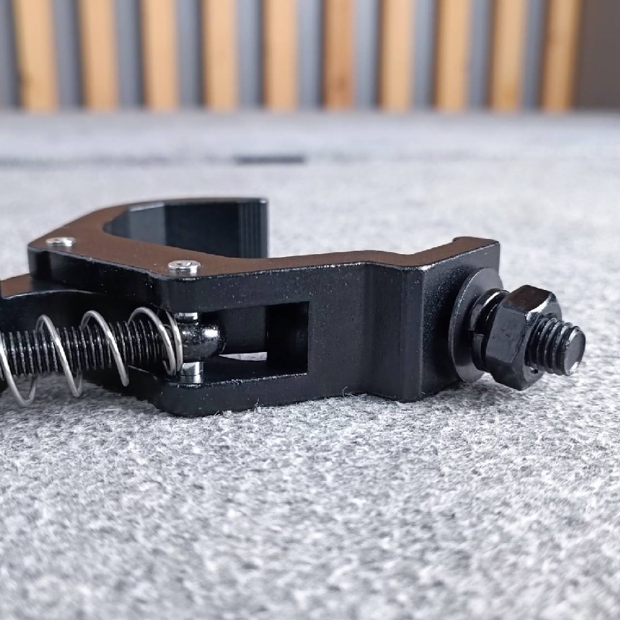 CLAMP-4 แค้มเดี่ยว สีดำ แค้มยึดไฟพาร์ แค้วยึดไฟเวที ไฟPAR แค้มสำหรับเกาะยึดทรัส เอไอ-ไพศาล