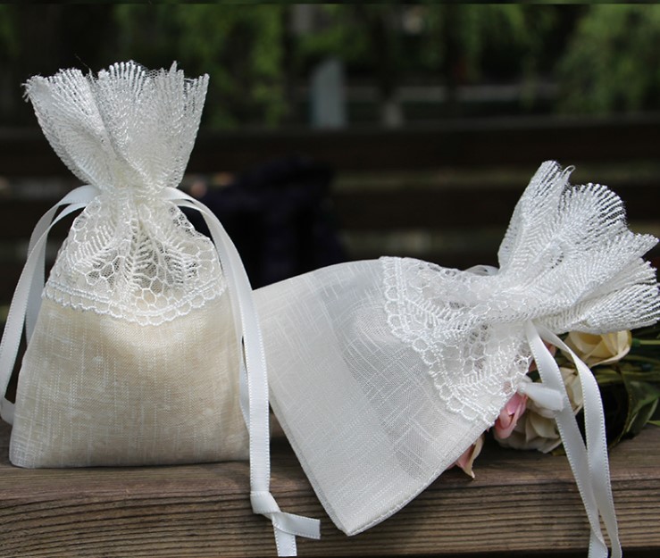 ถุงผ้าลูกไม้ สีขาวครีม ถุงผ้าใส่ของชำร่วย แบบไทย ๆ ขนาด 10x14 cm ถุงผ้าลูกไม้ สวย ๆ 919470