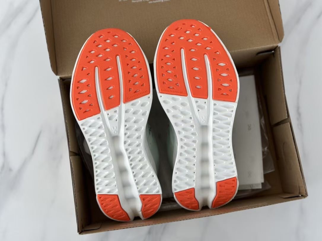 **do** รองเท้าวิ่ง ON Cloudsurfer cushioned road running มีไซส์ ชาย หญิง สินค้าใหม่ ของแท้พร้อมกล่อง