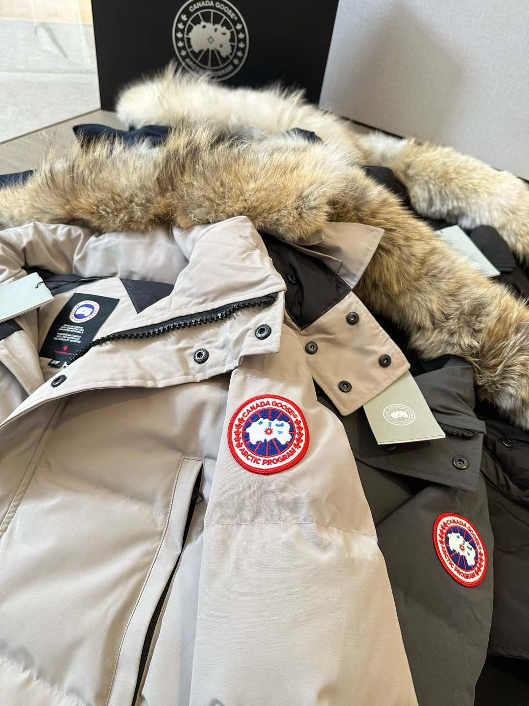 เสื้อแจ๊คเก็ต Canada goose Wyndham Parka ใส่ได้ชายหญิง ฮู้ดขนเฟอร์ถอดแยกได้ สินค้าใหม่ ของแท้