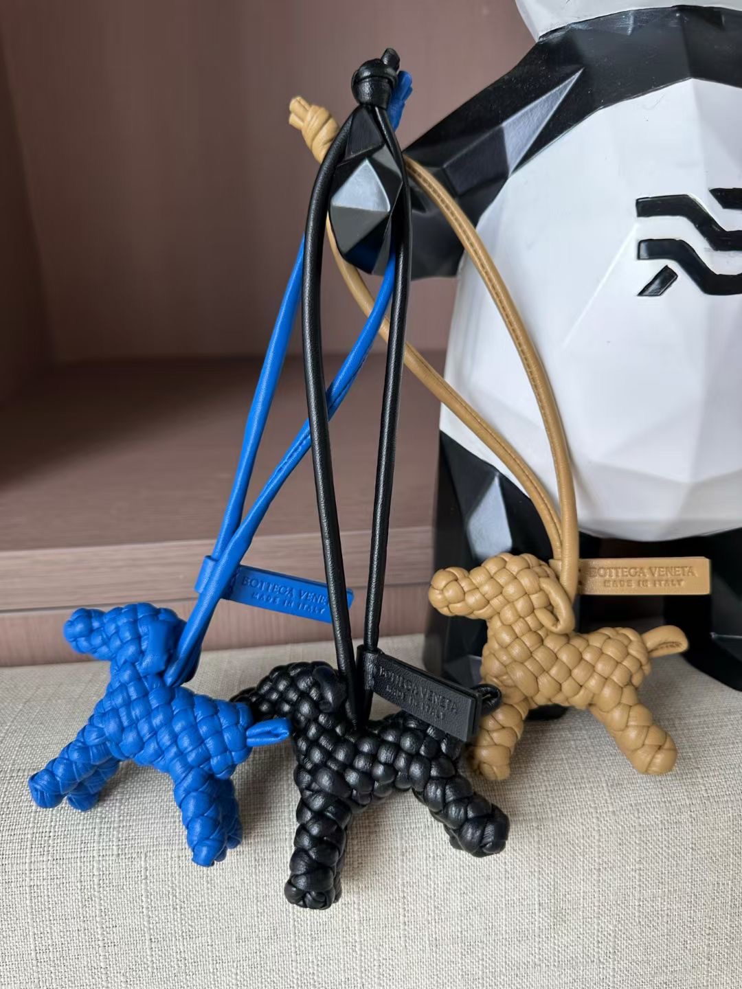 **do** ที่ห้อยกระเป๋า Bottega Dog Charm หนังแกะสาน มี 3สี ใหม่ ของแท้