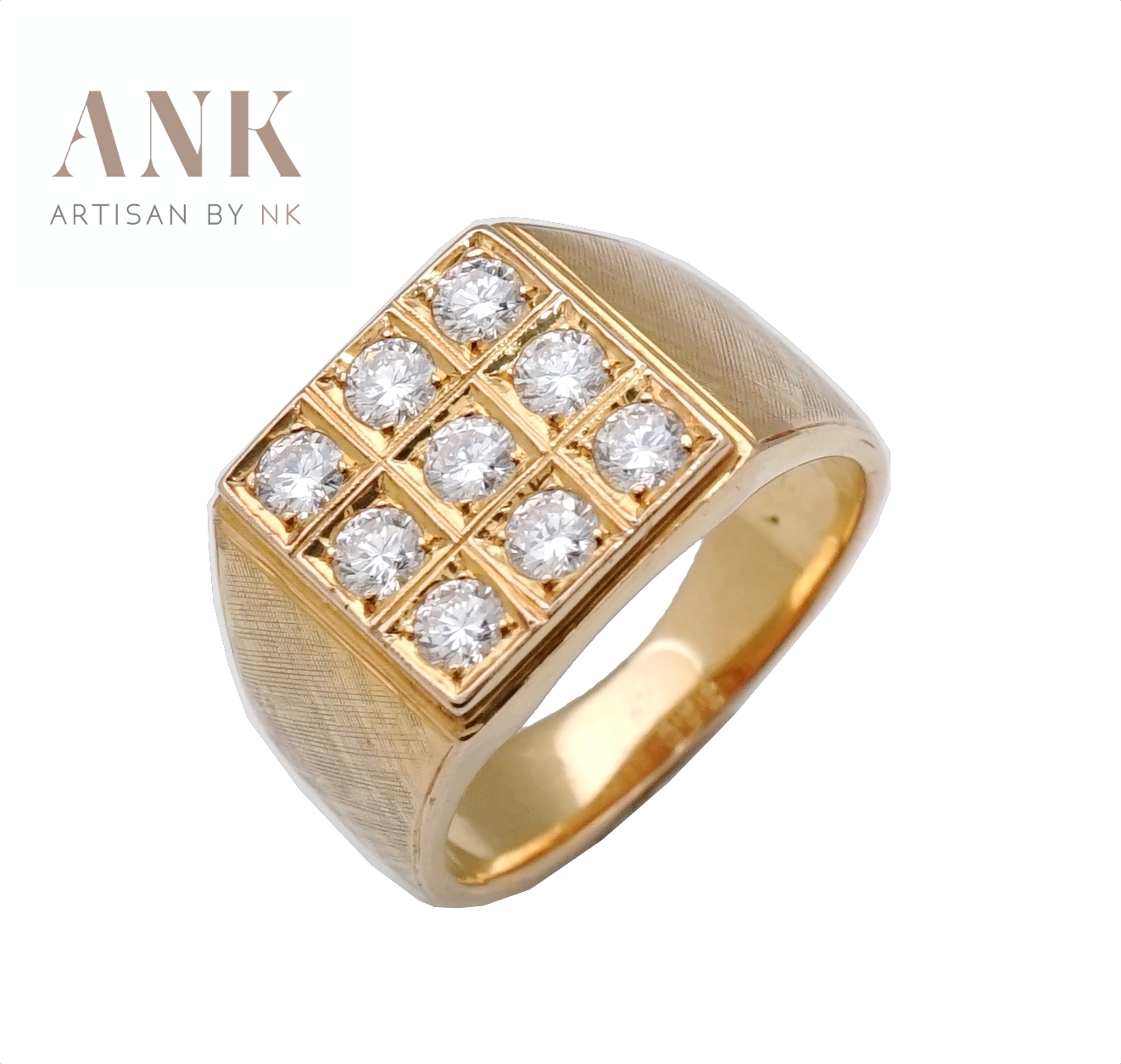 สะท้อนความหรูหรา มีระดับ ด้วยแหวนทอง 22K ฝังเพชร 9 เม็ด 1.36 กะรัต น้ำ 98 VVS