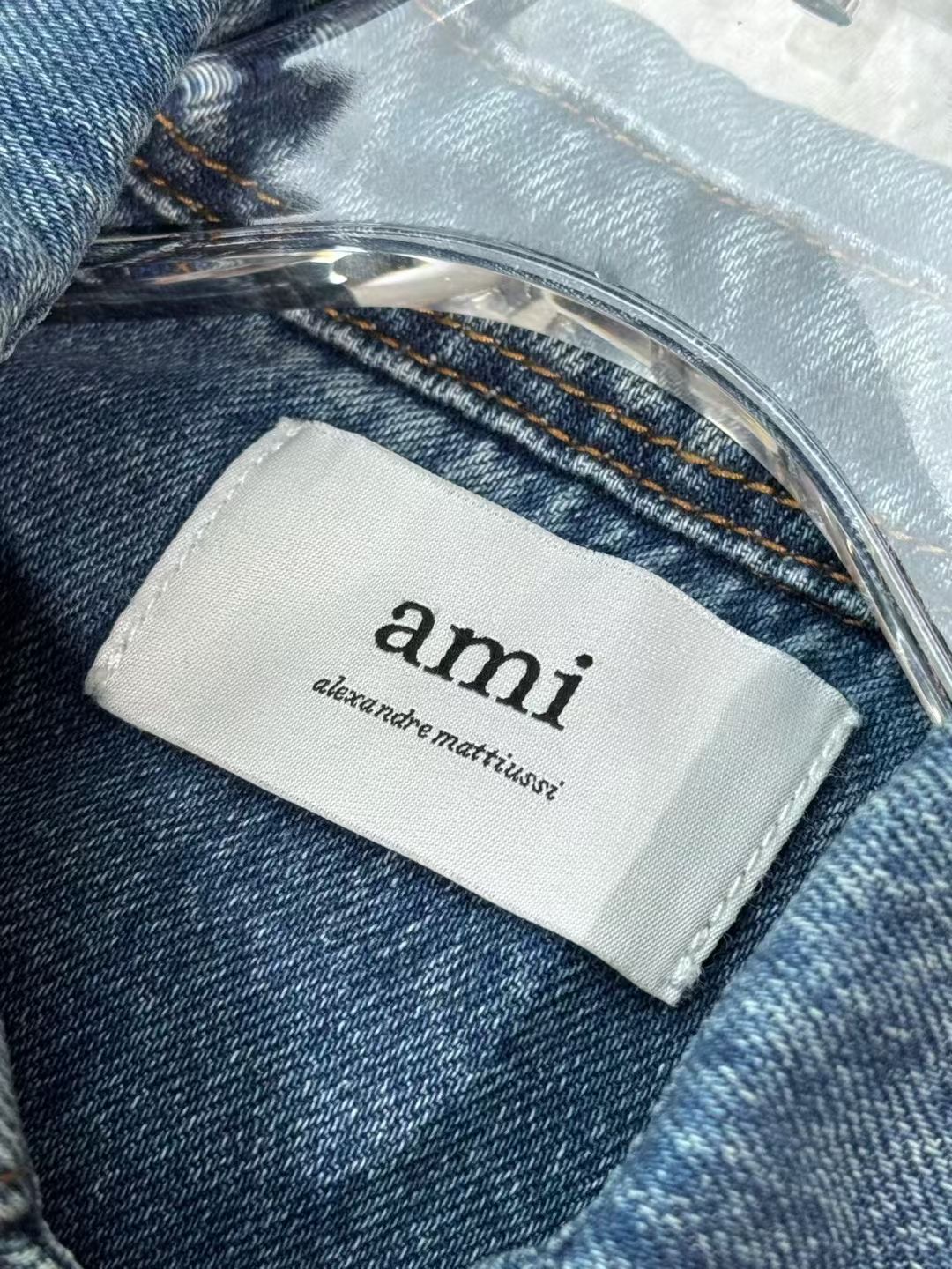 **do** เสื้อยีนส์ BLUE DENIM BUTTON DOWN AMI มี 2 สี ใส่ได้ ชาย หญิง สินค้าใหม่ ของแท้
