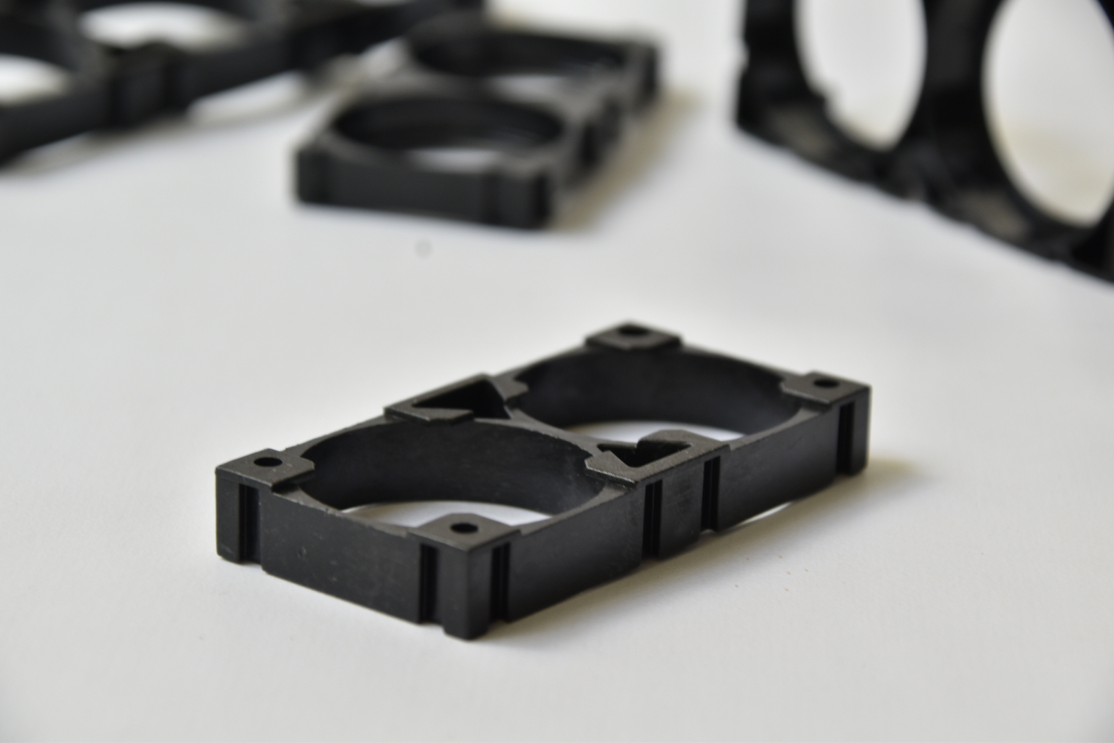แผ่นบาสเก็ต รางแบต Battery Case Holder Bracket ตัวยึดแบตเตอรี่ 32 33 38 40 มม สำหรับแบตเช่น 32650 32700 33140 38121 40135 หรือขนาดหัวขนาดเดียวกัน
