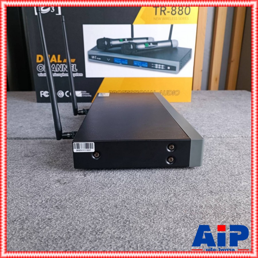 E3 TR-880 ไมค์ลอยUHF ปรับความถี่ ไมค์ลอยถือไร้สาย ไมโครโฟนไร้สาย ย่าน UHF มีกล่องเก็บไมค์แถมมาในชุด ไมค์ลอยถือคู่ E3 รุ่น TR 880 TR880 เอไอ-ไพศาล
