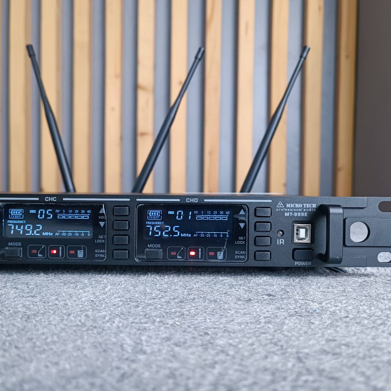 ไมค์4ด้าม MICROTECH MT-999E (4CH) ไมค์ลอย 4ด้าม UHF ไมค์โครโฟน ไมค์ลอย ไมโคร เทค MT 999E MT999E เอไอ-ไพศาล