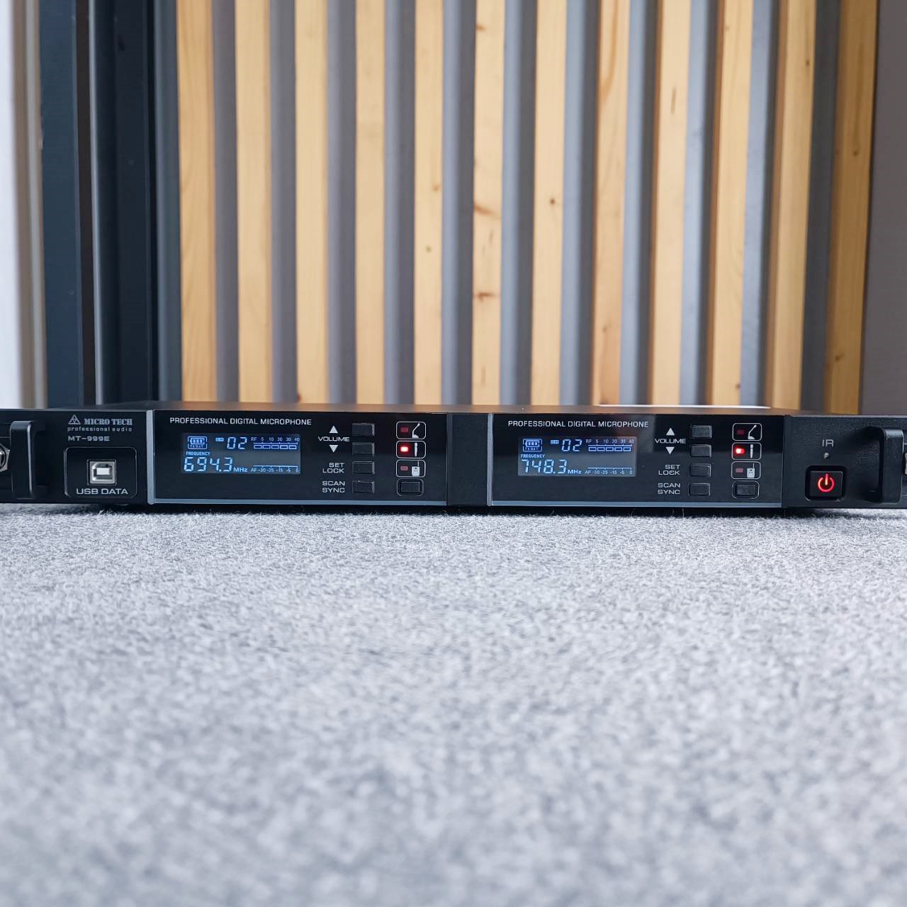 ไมค์2ด้าม MICROTECH MT-999E ไมค์ลอยมือถือคู่UHF ชุดไมค์ลอย มือถือคู่ ไมโครโฟนไร้สายดิจิตอล MICROTECH(ไมโครเทค) MT-999E MT-999Eเอไอ-ไพศาล