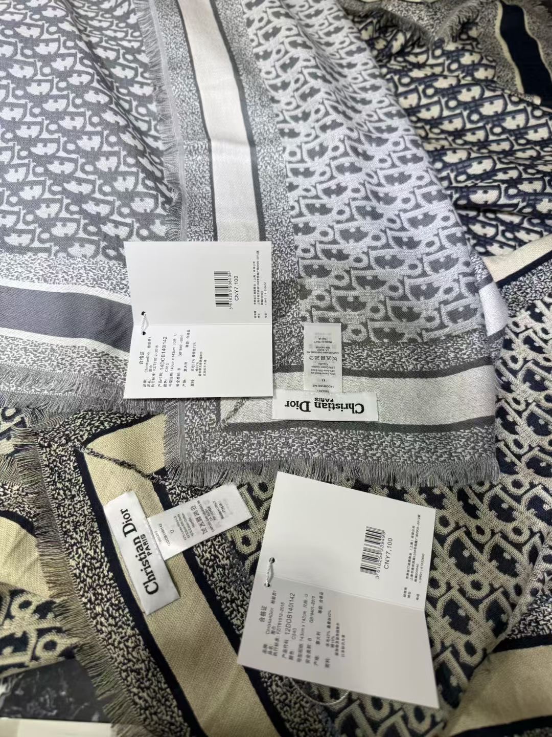 **do** ผ้าพันคอ Dior Oblique Shawl ขนาด 143x143 มี 2 สี สินค้าใหม่ ของแท้