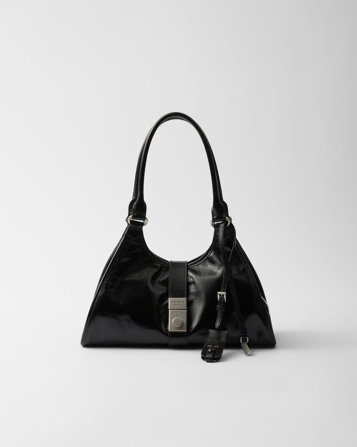 **do** กระเป๋าหนัง Prada Medium leather tote bag สินค้าใหม่ ของแท้