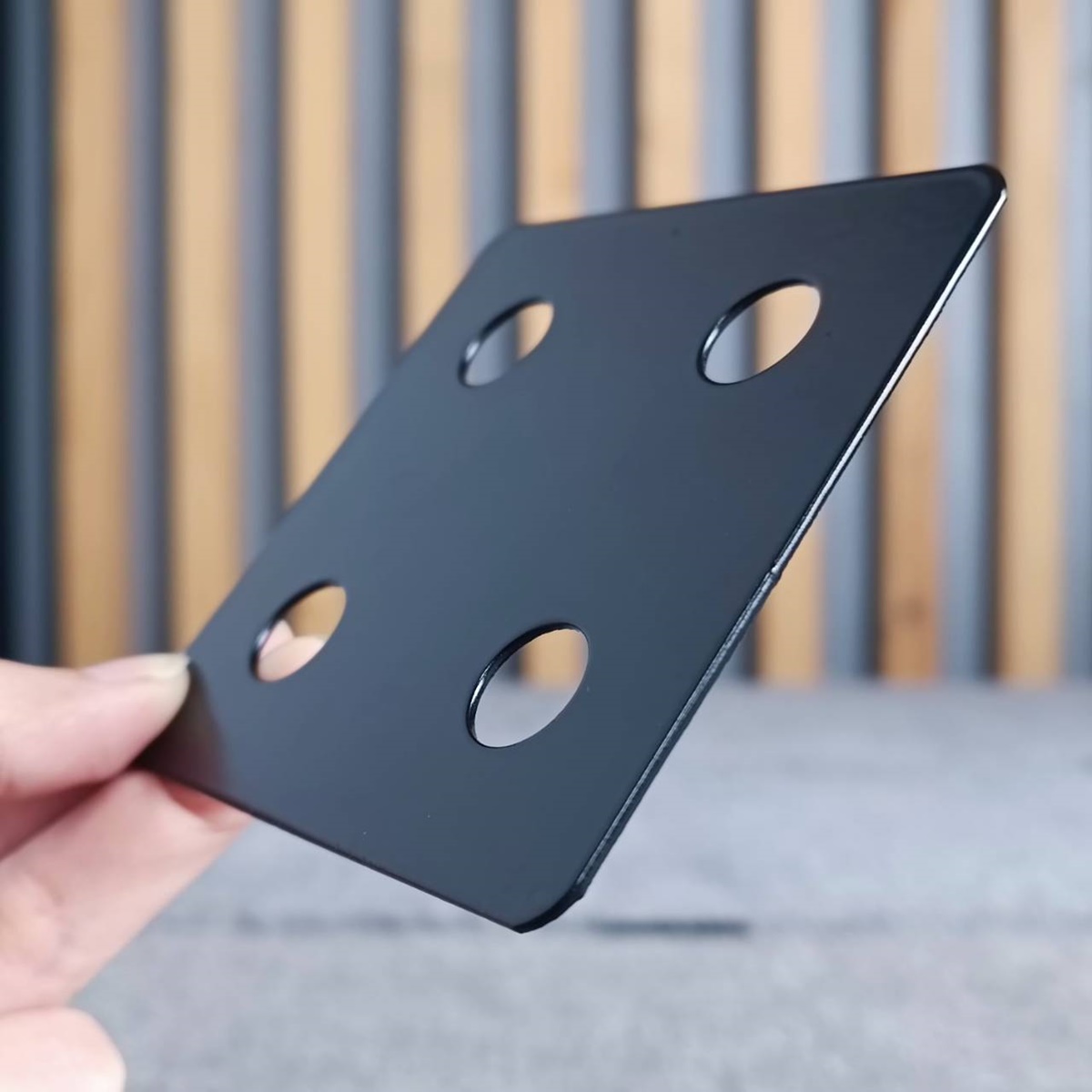 แผ่นเหล็ก4ช่อง ยึดโต๊ะ แผ่นเหล็ก แผ่นเพลท ยึดโต๊ะวางมิกซ์ 4รู เอไอ-ไพศาล