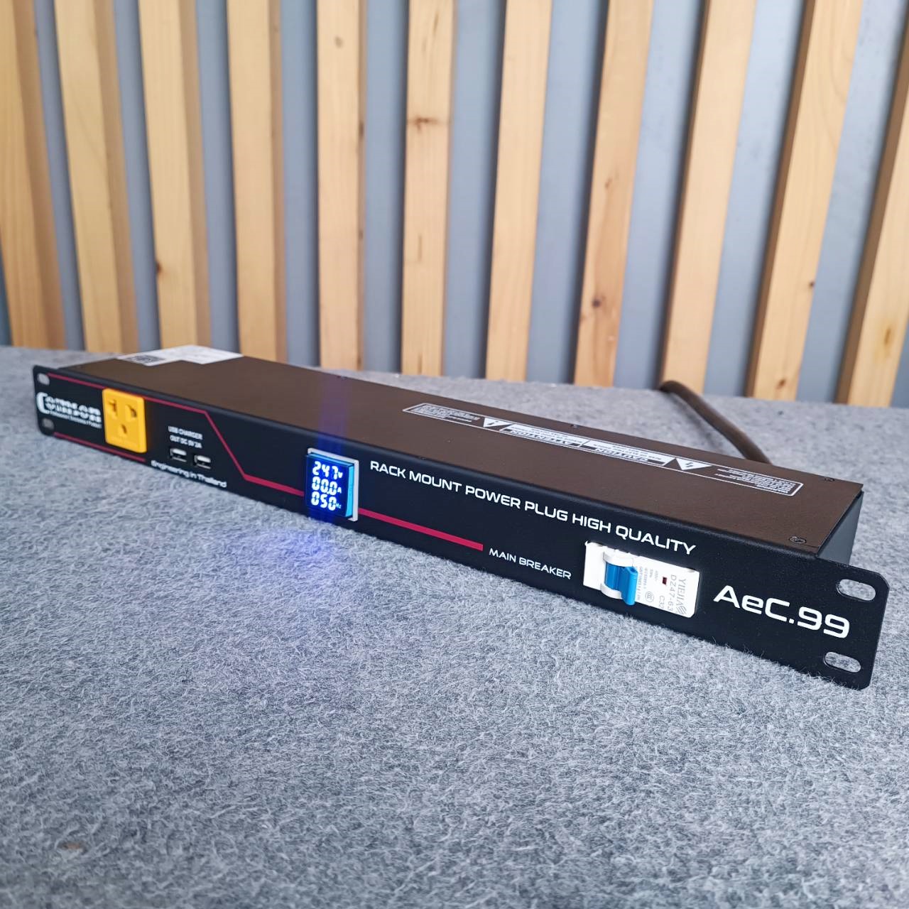 COMSON AEC-99 ปลั๊กRACK โชว์V และ A มีเบรคเกอร์ ปลั๊กไฟติดแร็ค 9 ช่อง USB 2 ช่อง AEC 99 AEC99 AC99 AC 99 **จอแสดงโวลท์ และปลั๊กอาจมีการเปลี่ยนสีตามล็อตการผลิต**