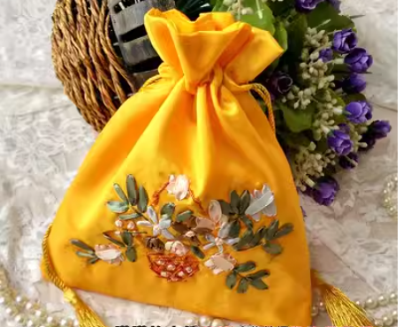 ถุงผ้าซาติน ปักลายดอกไม้ แบบสวย ๆ ถุงผ้าใส่ของชำร่วย แบบหวาน ๆ ลายดอกไม้ สุดหรู 359592