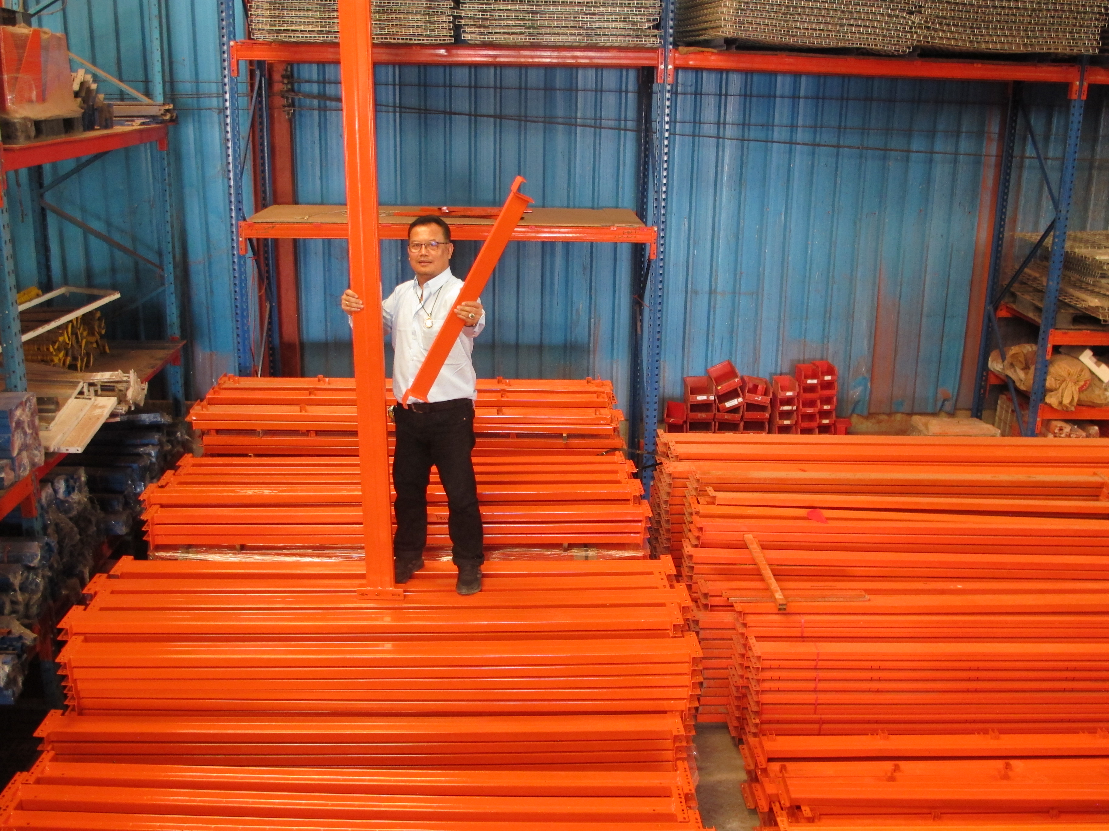 ชั้นวางสินค้าในโกดังมือสองสภาพสวยมากมาใหม่ๆ