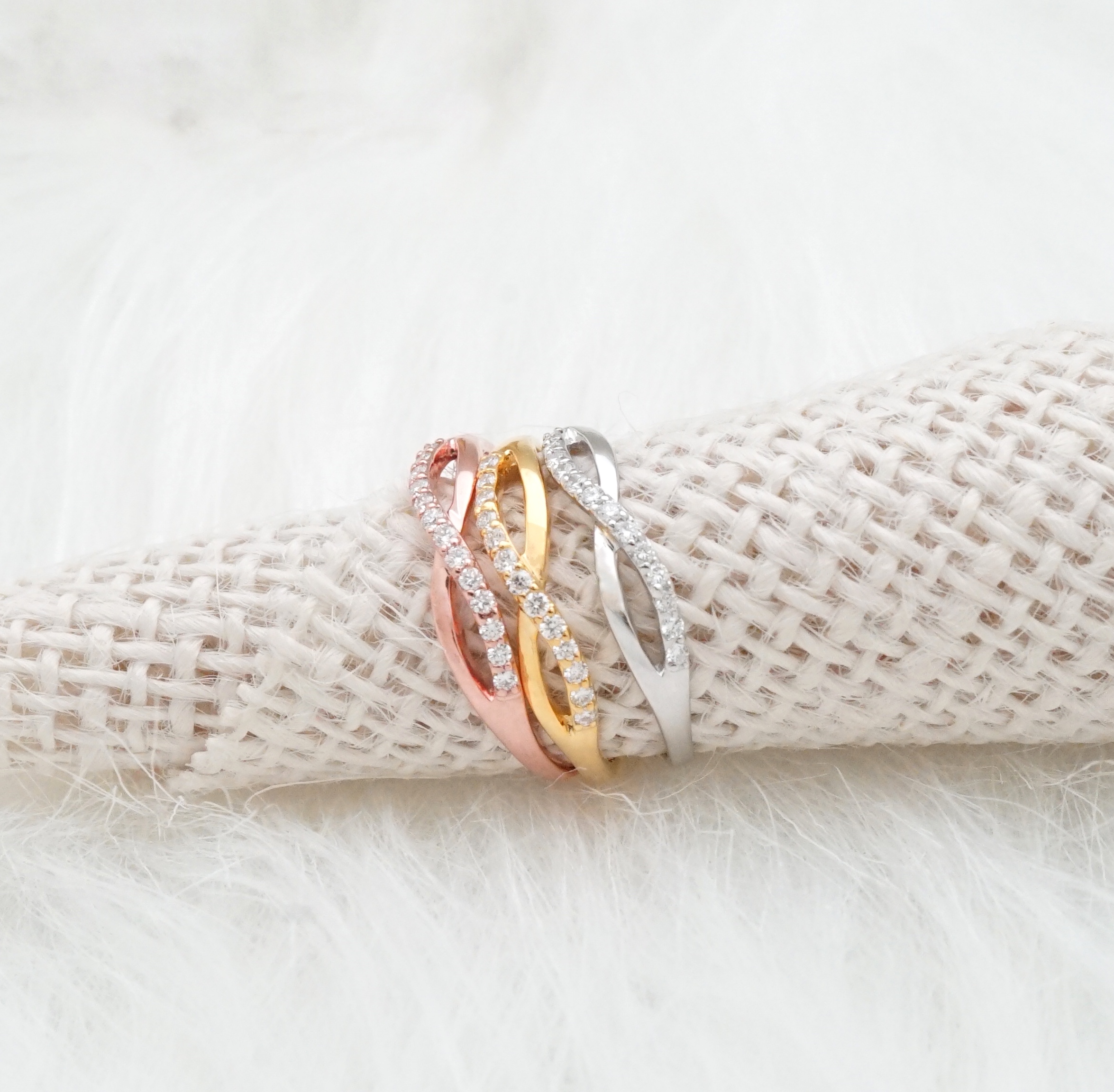 Crossover Eternity Ring แหวนที่แทนความผูกพันอันเป็นนิรันดร์ของคู่รัก 💖