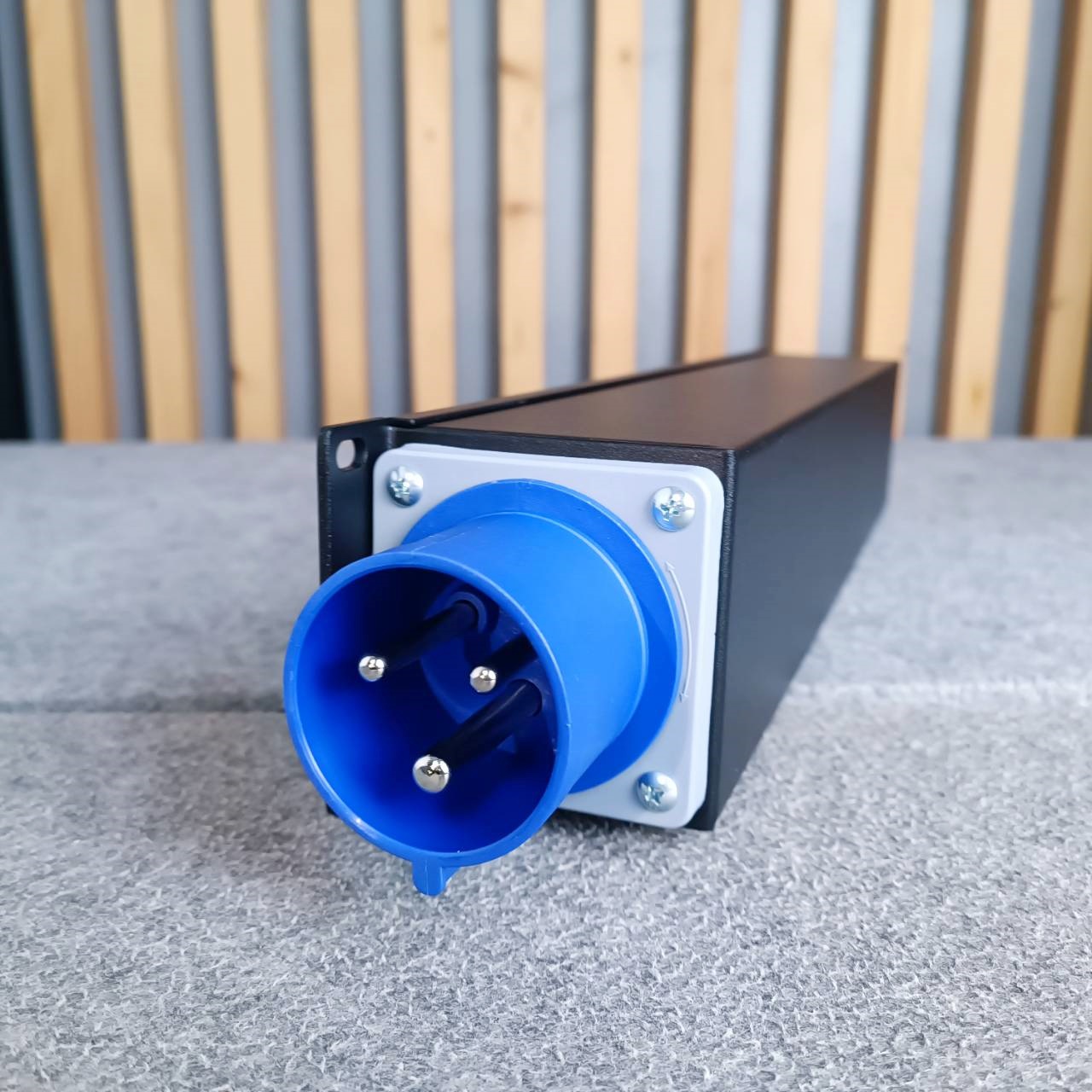 TECHCRON AC-32S BLUE ชุดโหลดไฟ 1เฟส ปลั๊กสีขาว *สีฟ้า* ปลั๊กโหลดไฟ วัสดุเป็นเหล็ก พร้อมจอแสดงผล AC32S AC32S AC32 S AC-32 AC 32 S เอไอ-ไพศาล