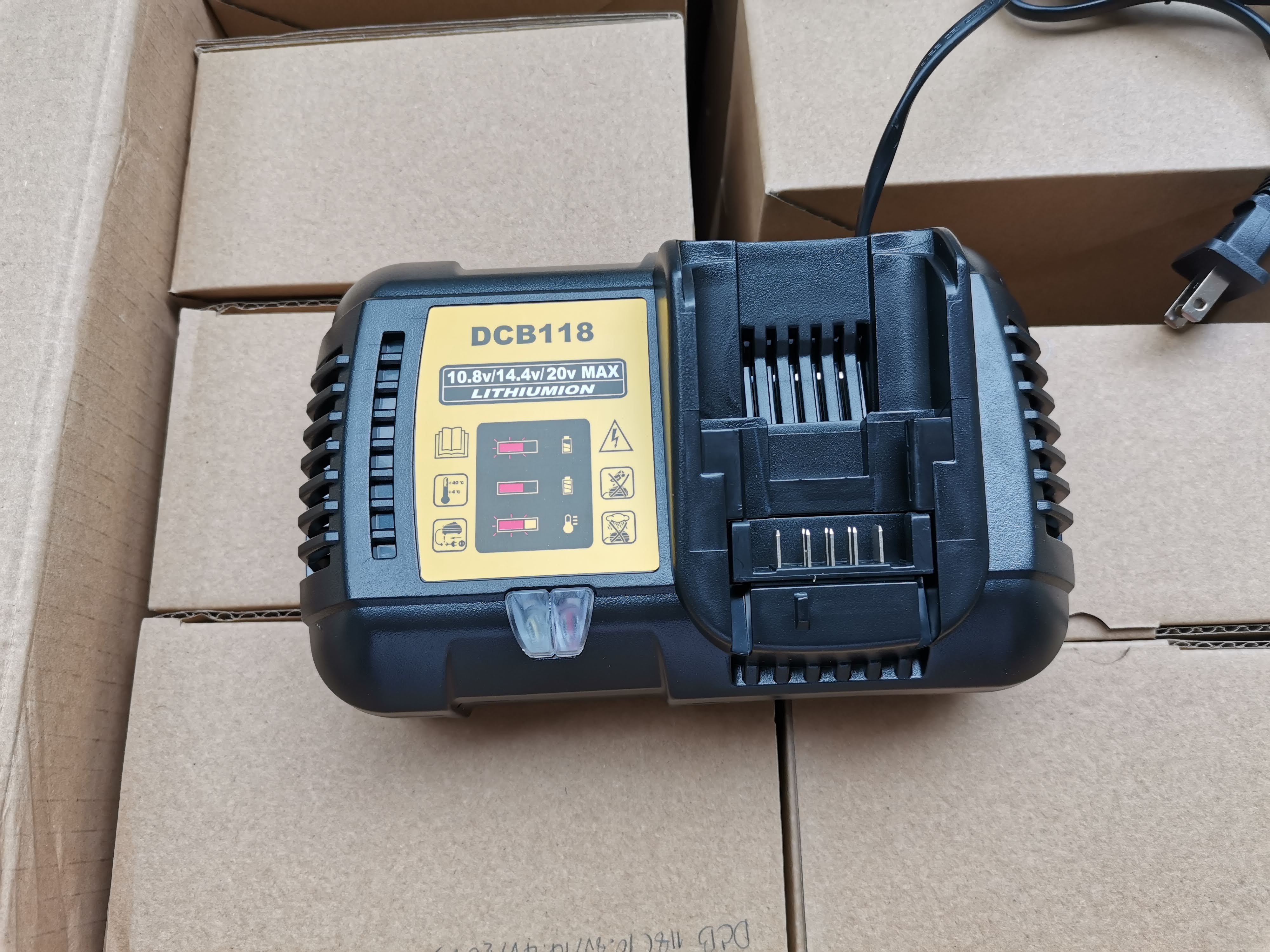 ที่ชาร์จแบต Dewalt ดีวอล 18V (20V Max) DCB118 ชาร์จเร็ว 4.5A ตัวท๊อป