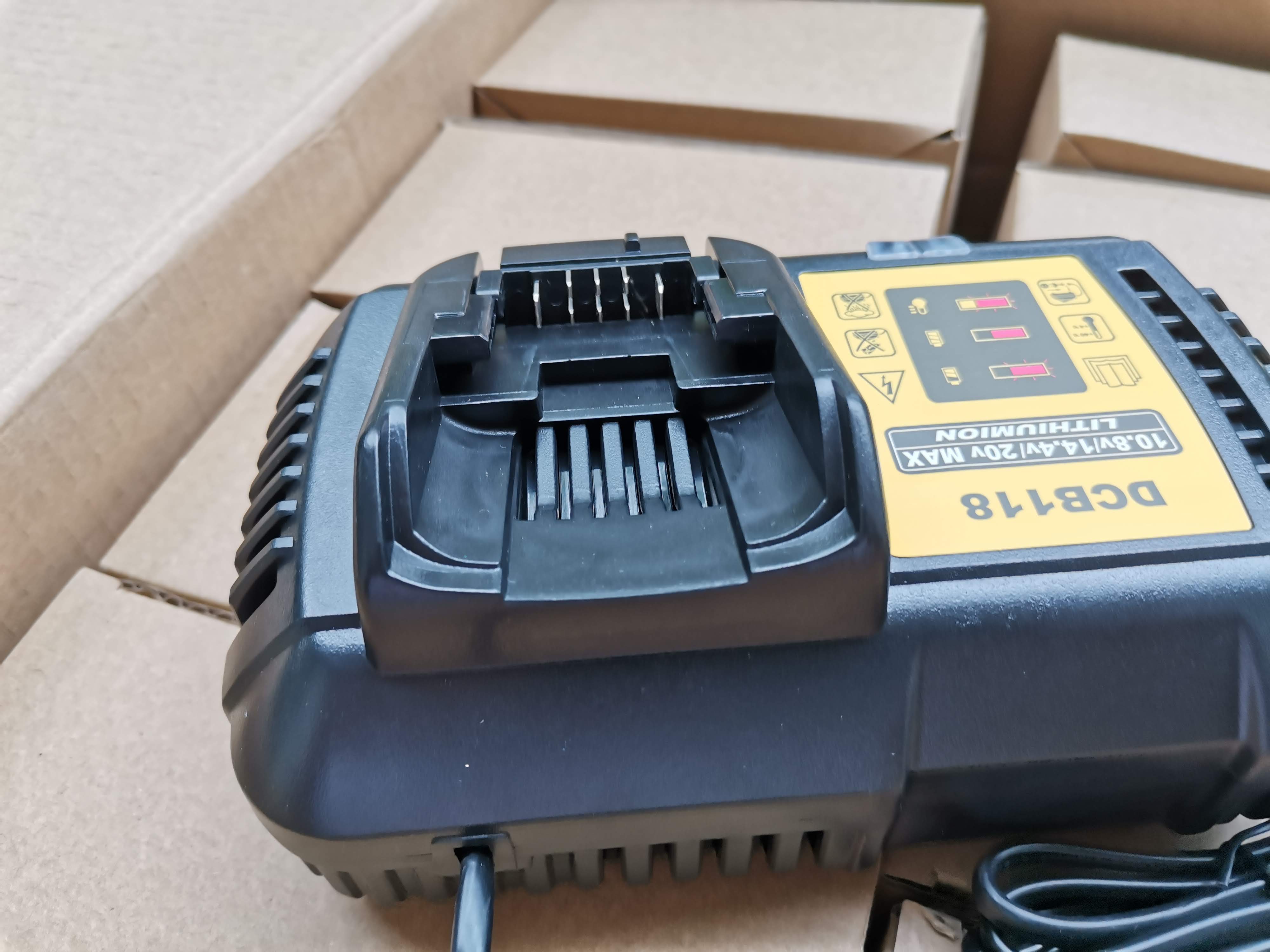 ที่ชาร์จแบต Dewalt ดีวอล 18V (20V Max) DCB118 ชาร์จเร็ว 4.5A ตัวท๊อป
