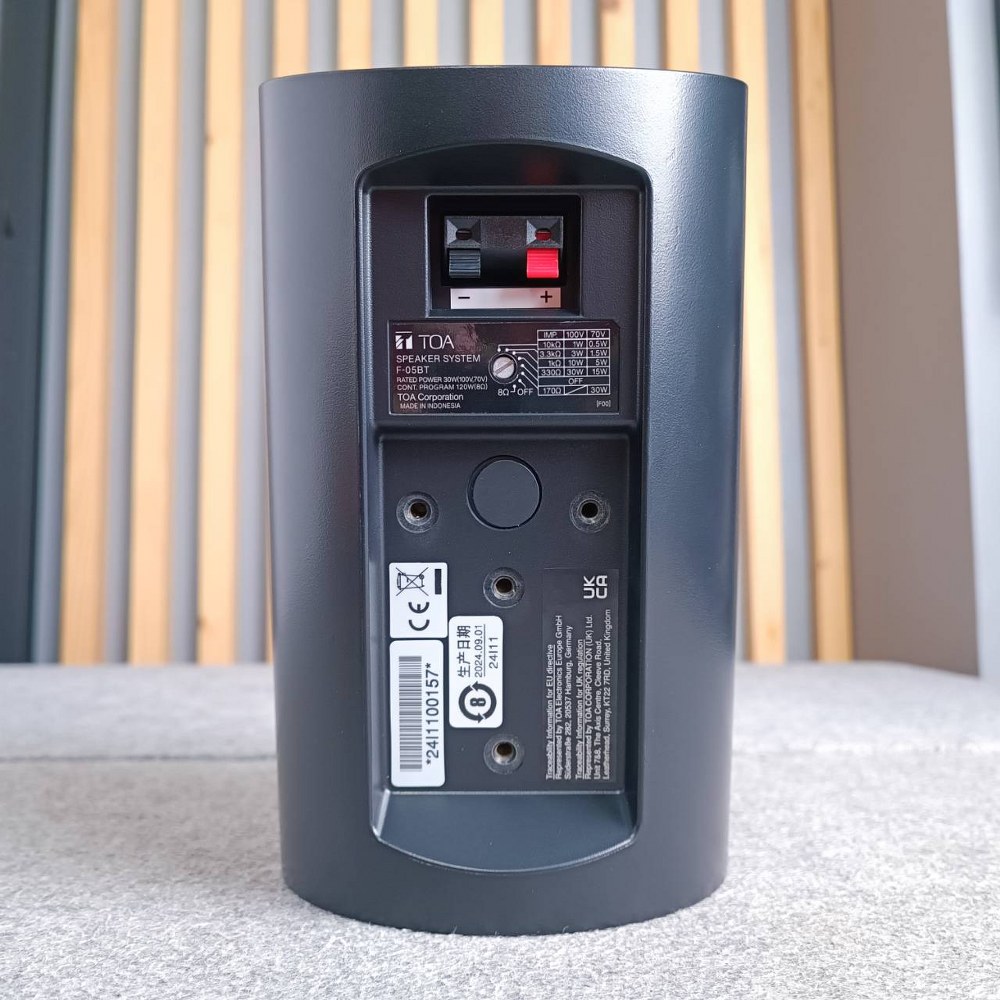 TOA F-05BT ตู้ลำโพงแขวน สีดำ พร้อมขาแขวน ลำโพงติดผนัง ขนาด 5 นิ้ว รองรับกำลังขับ 120 วัตต์ 8 โอห์ม โตอะ F 05BT F05BT เอไอ-ไพศาล