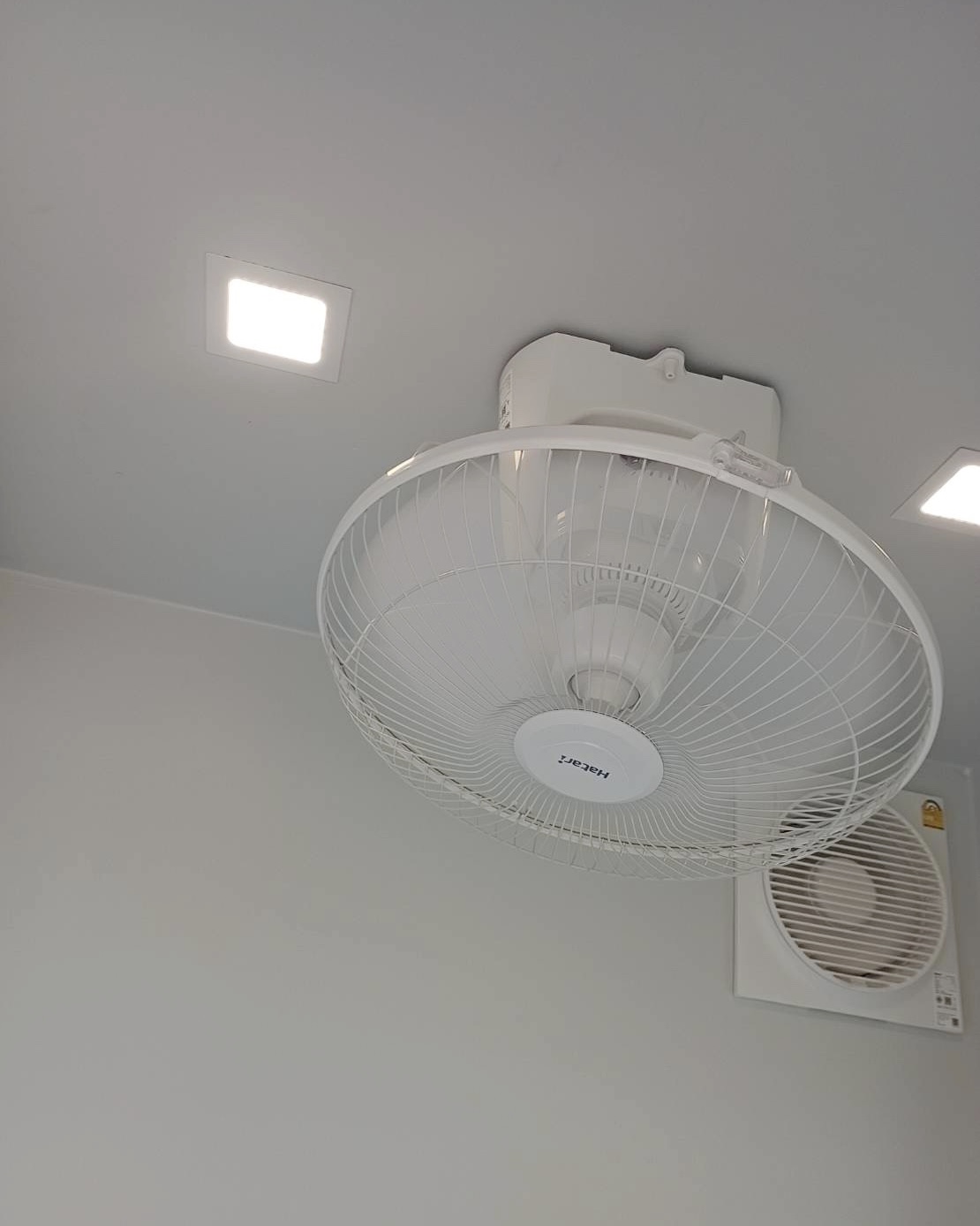 บ้านหมา บ้านแมวติดแอร์ " 𝐌𝐎𝐃𝐄𝐑𝐍 𝐒𝐓𝐘𝐋𝐄" ฟังก์ชั่นครบ หลังใหญ่ แบ่งออกเป็น 2 โซน ระบายอากาศได้ดี