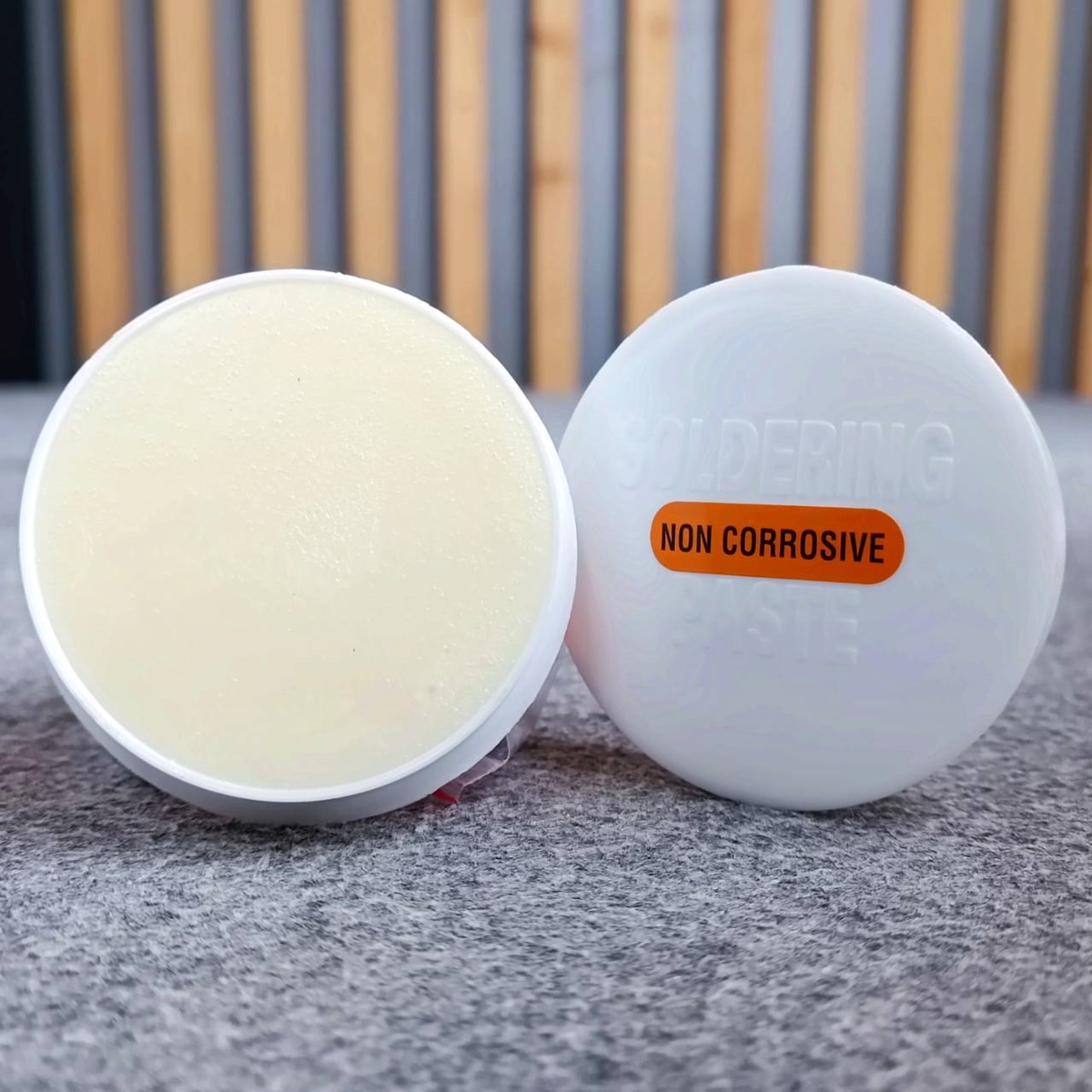 1ตลับ ฟักไซด์ หรือ ฟลักซ์ ตลับสีขาว A3 น้ำยาประสานสำหรับบัดกรี ( Flux or Soldering Paste ) ใช้ร่วมกับ ตะกั่ว เอไอ-ไพศาล