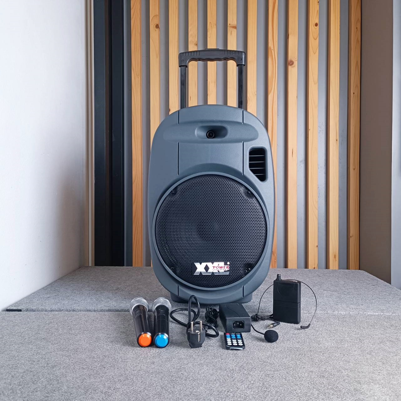 XXL XXL-712 ลำโพงล้อลาก ไมค์ลอย UHF ตู้ลำโพงเคลื่อนที่ 12 นิ้ว พร้อมไมค์ลอย UHF มีบลูทูธ แบตเตอรี่ชาร์จในตัว XXL12 XXL 12 เอไอ-ไพศาล