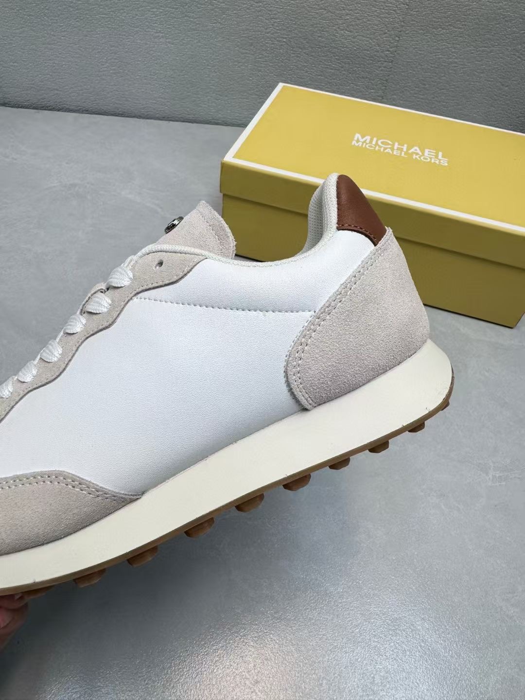 **do** รองเท้า Michael Kors Jaime Sneakers ของผู้หญิง สินค้าใหม่ ของแท้