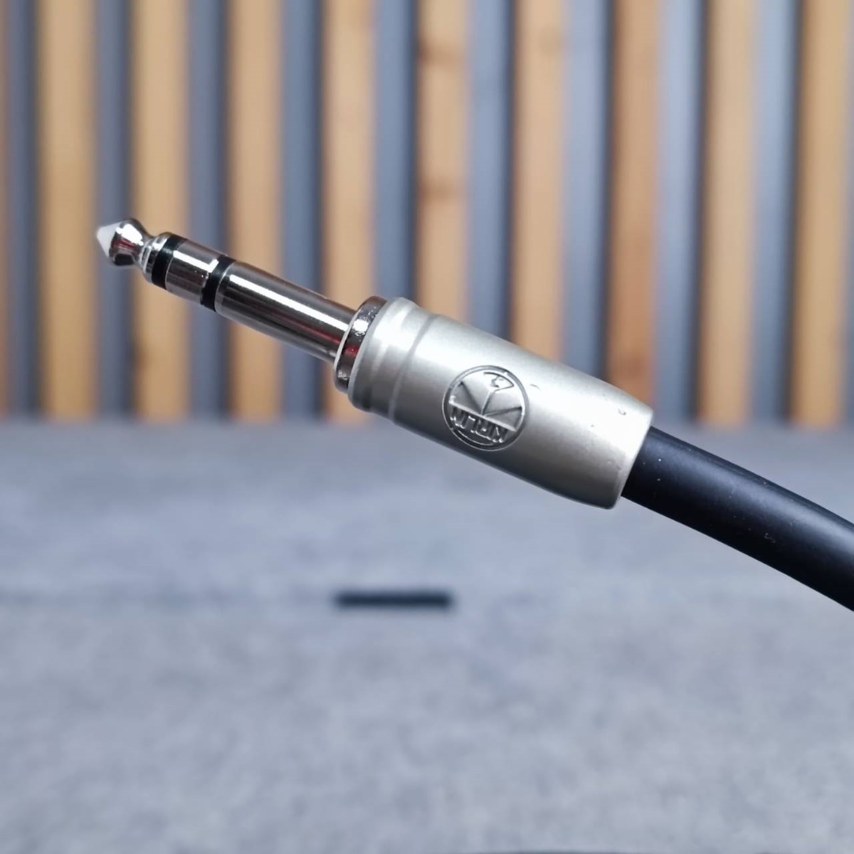 6เมตร Kirlin AP-209PR สายไมค์สเตอร์ 6.35mm TRS หัวท้าย สาย PHONE สเตอริโอ สายแจ็คไมค์สเตอริโอ สายสัญญาณสำเร็จรูป เอไอ-ไพศาล