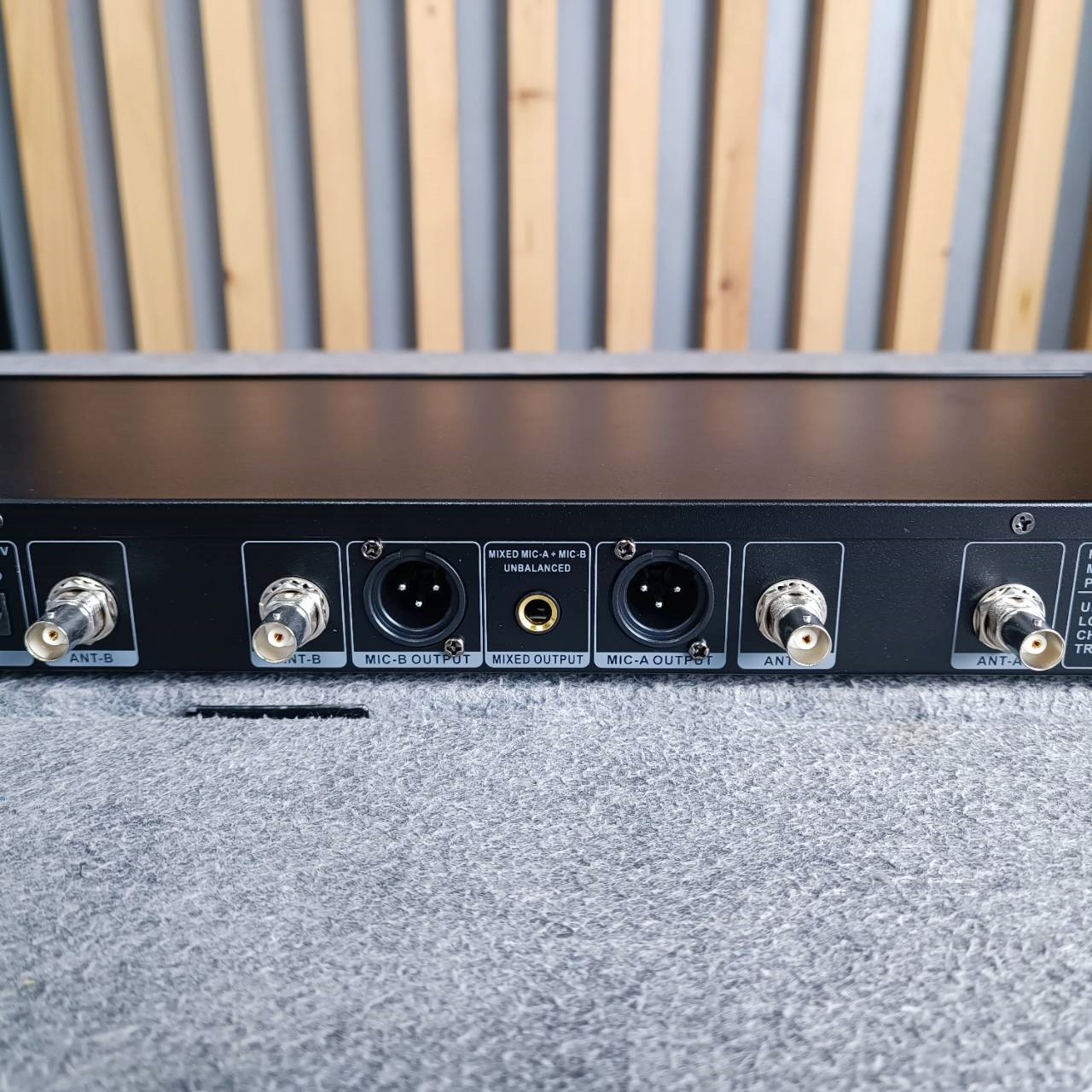 NPE UW-999 ไมค์ลอยคู่ แถมกระเป๋า ไมโครโฟนไร้สาย ถือคู่ UW 999 เอ็นพีอี Wirless Microphone UW999 เอไอ-ไพศาล