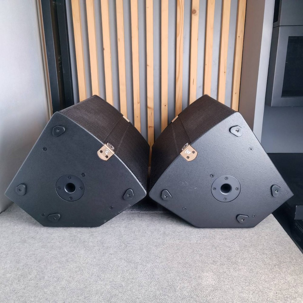 1คู่ DE ACOUSTIC PD-15 ตู้ลำโพง 15นิ้ว (คู่ละ) ตู้ลำโพง 15 นิ้ว เหมาะ สำหรับงานเสียงกลางแจ้ง สามารถวางเป็นมอนิเตอร์ได้ PD15 PD 15 เอไอ-ไพศาล