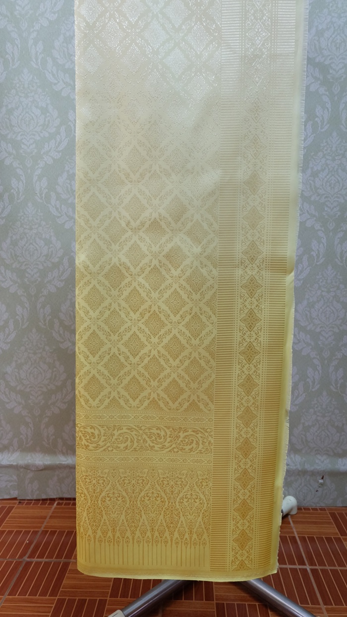 ผ้าไหมเกษตร เนื้อดี ทอแบบไล่สี สวยมาก มีลายจีบหน้านางในตัว New สีเหลือง