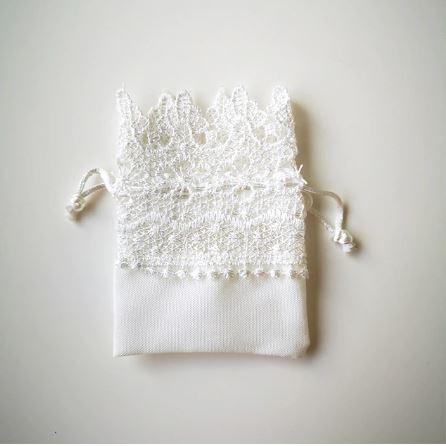 ถุงผ้าใส่ของชำร่วย ของแจก ของที่ระลึก ถุงผ้ากระสอบผสมผ้าลูกไม้ แบบไทย ๆ ขนาด 8x10.5 cm 921441