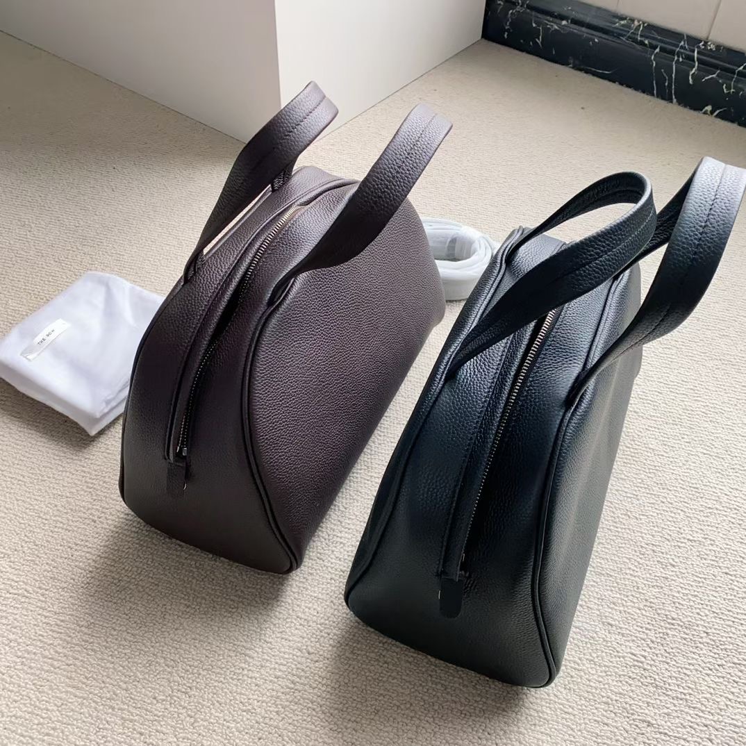 **do** กระเป๋าหนัง THE ROW TWO LOGO BOWLER BAG มี2 สี สินค้าใหม่ ของแท้