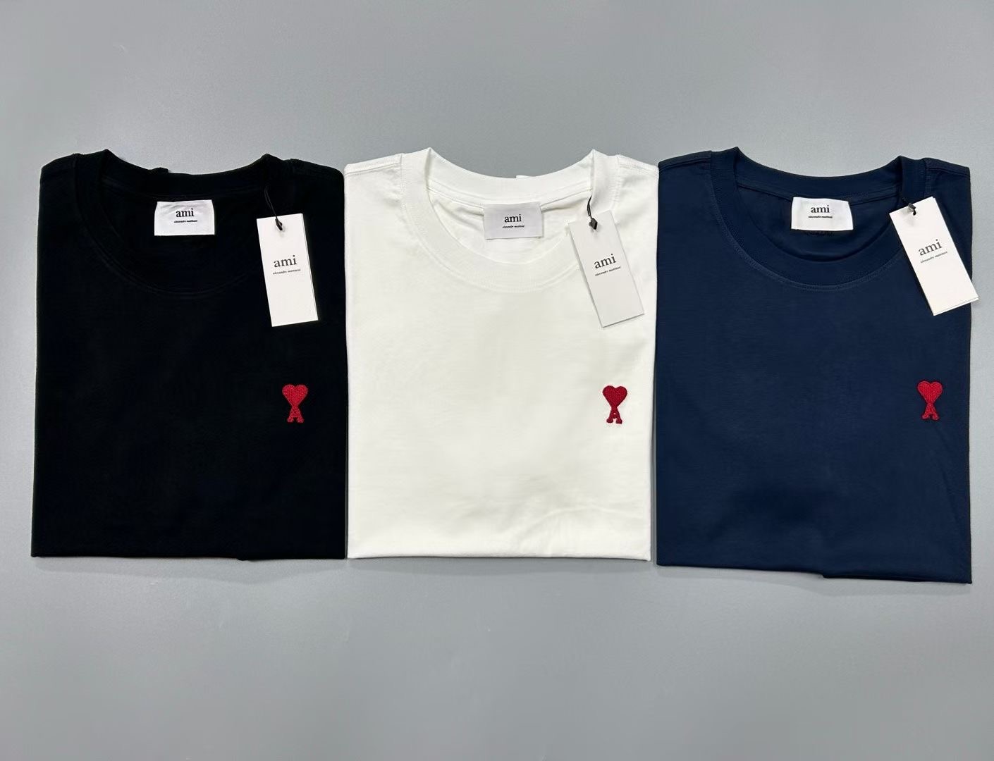 **do** เสื้อยืด AMI Paris Ami de Coeur T-shirt มี 3 สีให้เลือก สินค้าใหม่ ของแท้