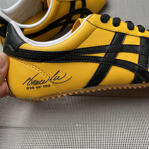 รองเท้าโอนิ ไทชิ Yellow / Black (X Bruce LEE) Rare item (Sz 38 euro คู่ที่ 038/100)