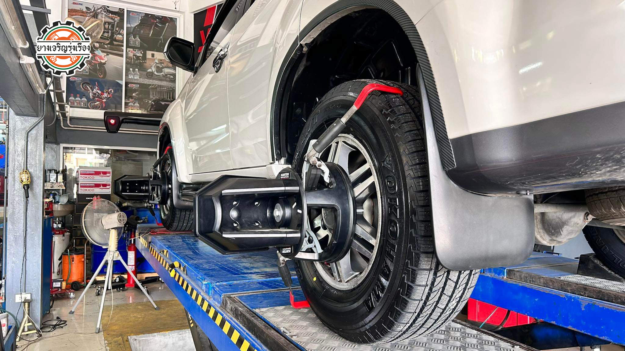 ISUZU MU-X เข้ารับบริการเปลี่ยนยางรถยนต์เลือกใช้งานคุณภาพ ผลิตญี่ปุ่น [+] YOKOHAMA GEOLANDAR H/T G056 111H [+] ขนาด 245/70R16 โปรโมชั่นราคาพิเศษ ติดต่อสอบถามเพิ่มเติม โทร : 08-6569-1915 บุ๊ก และทีมงาน ยินดีต้อนรับครับ 𝙊𝙪𝙧 𝙎𝙚𝙧𝙫𝙞𝙘𝙚 บริการทางร้าน เรารับทำอะไรบ้าง 🔧 ติดตั้งยางแบบไร้รอย 100% 🔧 บริการสลับยาง ตามอายุ 🔧 มียางรถยนต์ทุกยี่ห้อให้เลือกซื้อ 🔧 เช็คช่วงล่าง แก้ปัญหาให้ตรงจุด 🔧 บริการล้างลิ้นปีกผีเสื้อ 🔧 บริการเช็คระยะรถยนต์ 🔧 เปลี่ยนถ่ายของเหลวทั้งระบบ 🔧 ตั้งศูนย์ด้วยเครื่อง HUNTER นำเข้าจาก USA #รถยนต์มีปัญหาไม่รู้ต้องแก้ตรงไหน ทางเรายินดี ตรวจหาปัญหาและหาวิธีแก้ บอกลูกค้าก่อนลงมือทำเสมอราคาเป็นธรรมไม่เอาเปรียบ สบายใจคุณลูกค้า ---------------------------------- ดูแลให้คำปรึกษาทุกปัญหาคาใจ ไม่ทิ้งลูกค้า มีบริการหลังการขาย 【ให้ผู้เชี่ยวชาญของเรา ดูแลรถคุณ】 ร้านยางเจริญรุ่งเรือง ยินดีต้อนรับครับ #ยางรถยนต์ #yokohama #geolandar #g056