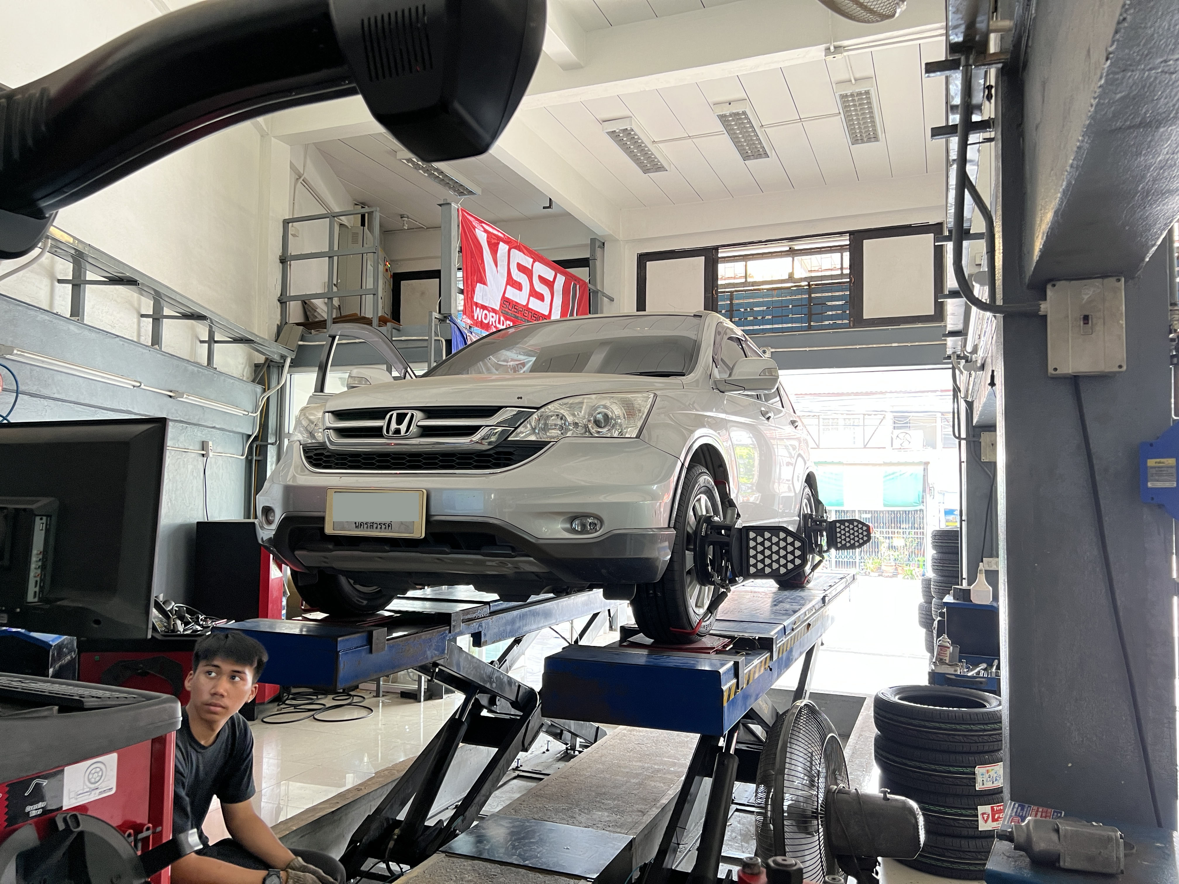 HONDA CRV ลูกค้าใช้งานยาง YOKOHAMA มาตลอดเปลี่ยนยางคราวนี้ใช้ต่อรุ่นเดิม นุ่มนวล ปลอดภัย ไปได้ทุกที่ ไม่ต้องกังวล [+] YOKOHAMA BLUEARTH XT AE61 [+] ขนาด 225/65R17 โปรโมชั่นราคาพิเศษ ติดต่อสอบถามเพิ่มเติม โทร : 08-6569-1915 บุ๊ก และทีมงาน ยินดีต้อนรับครับ 𝙊𝙪𝙧 𝙎𝙚𝙧𝙫𝙞𝙘𝙚 บริการทางร้าน เรารับทำอะไรบ้าง 🔧 ติดตั้งยางแบบไร้รอย 100% 🔧 บริการสลับยาง ตามอายุ 🔧 มียางรถยนต์ทุกยี่ห้อให้เลือกซื้อ 🔧 เช็คช่วงล่าง แก้ปัญหาให้ตรงจุด 🔧 บริการล้างลิ้นปีกผีเสื้อ 🔧 บริการเช็คระยะรถยนต์ 🔧 เปลี่ยนถ่ายของเหลวทั้งระบบ 🔧 ตั้งศูนย์ด้วยเครื่อง HUNTER นำเข้าจาก USA #รถยนต์มีปัญหาไม่รู้ต้องแก้ตรงไหน ทางเรายินดี ตรวจหาปัญหาและหาวิธีแก้ บอกลูกค้าก่อนลงมือทำเสมอราคาเป็นธรรมไม่เอาเปรียบ สบายใจคุณลูกค้า ---------------------------------- ดูแลให้คำปรึกษาทุกปัญหาคาใจ ไม่ทิ้งลูกค้า มีบริการหลังการขาย 【ให้ผู้เชี่ยวชาญของเรา ดูแลรถคุณ】 ร้านยางเจริญรุ่งเรือง ยินดีต้อนรับครับ #ยางรถยนต์ #yokohama #bluearthXT #AE61HONDA CRV ลูกค้าใช้งานยาง YOKOHAMA มาตลอดเปลี่ยนยางคราวนี้ใช้ต่อรุ่นเดิม นุ่มนวล ปลอดภัย ไปได้ทุกที่ ไม่ต้องกังวล [+] YOKOHAMA BLUEARTH XT AE61 [+] ขนาด 225/65R17 โปรโมชั่นราคาพิเศษ ติดต่อสอบถามเพิ่มเติม โทร : 08-6569-1915 บุ๊ก และทีมงาน ยินดีต้อนรับครับ 𝙊𝙪𝙧 𝙎𝙚𝙧𝙫𝙞𝙘𝙚 บริการทางร้าน เรารับทำอะไรบ้าง 🔧 ติดตั้งยางแบบไร้รอย 100% 🔧 บริการสลับยาง ตามอายุ 🔧 มียางรถยนต์ทุกยี่ห้อให้เลือกซื้อ 🔧 เช็คช่วงล่าง แก้ปัญหาให้ตรงจุด 🔧 บริการล้างลิ้นปีกผีเสื้อ 🔧 บริการเช็คระยะรถยนต์ 🔧 เปลี่ยนถ่ายของเหลวทั้งระบบ 🔧 ตั้งศูนย์ด้วยเครื่อง HUNTER นำเข้าจาก USA #รถยนต์มีปัญหาไม่รู้ต้องแก้ตรงไหน ทางเรายินดี ตรวจหาปัญหาและหาวิธีแก้ บอกลูกค้าก่อนลงมือทำเสมอราคาเป็นธรรมไม่เอาเปรียบ สบายใจคุณลูกค้า ---------------------------------- ดูแลให้คำปรึกษาทุกปัญหาคาใจ ไม่ทิ้งลูกค้า มีบริการหลังการขาย 【ให้ผู้เชี่ยวชาญของเรา ดูแลรถคุณ】 ร้านยางเจริญรุ่งเรือง ยินดีต้อนรับครับ #ยางรถยนต์ #yokohama #bluearthXT #AE61