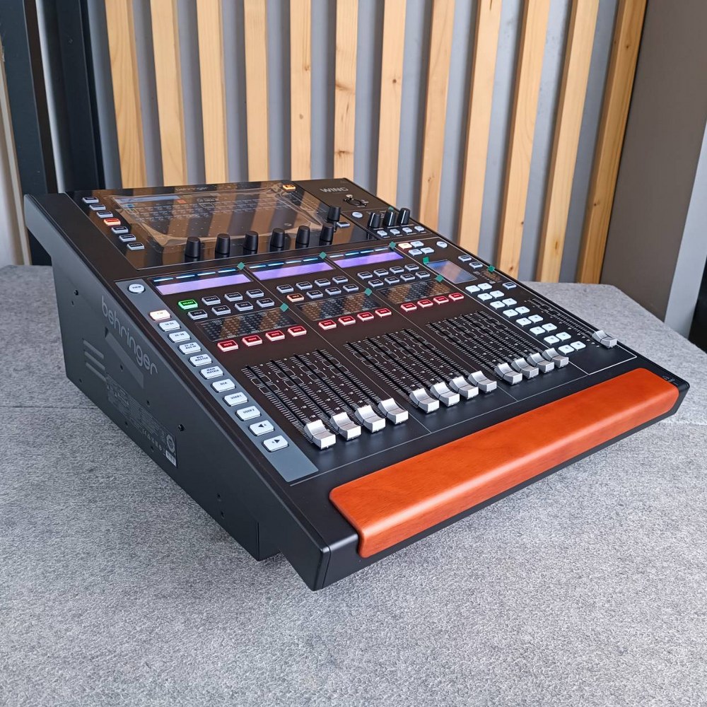 BEHRINGER WING COMPACT mixer สีดำ มิกซ์ดิจิตอลแบบมีหน้าบอร์ด 48 แชนแนล 28 บัส มิกเซอร์ มิกเซอร์ดิจิตอล เอไอ-ไพศาล