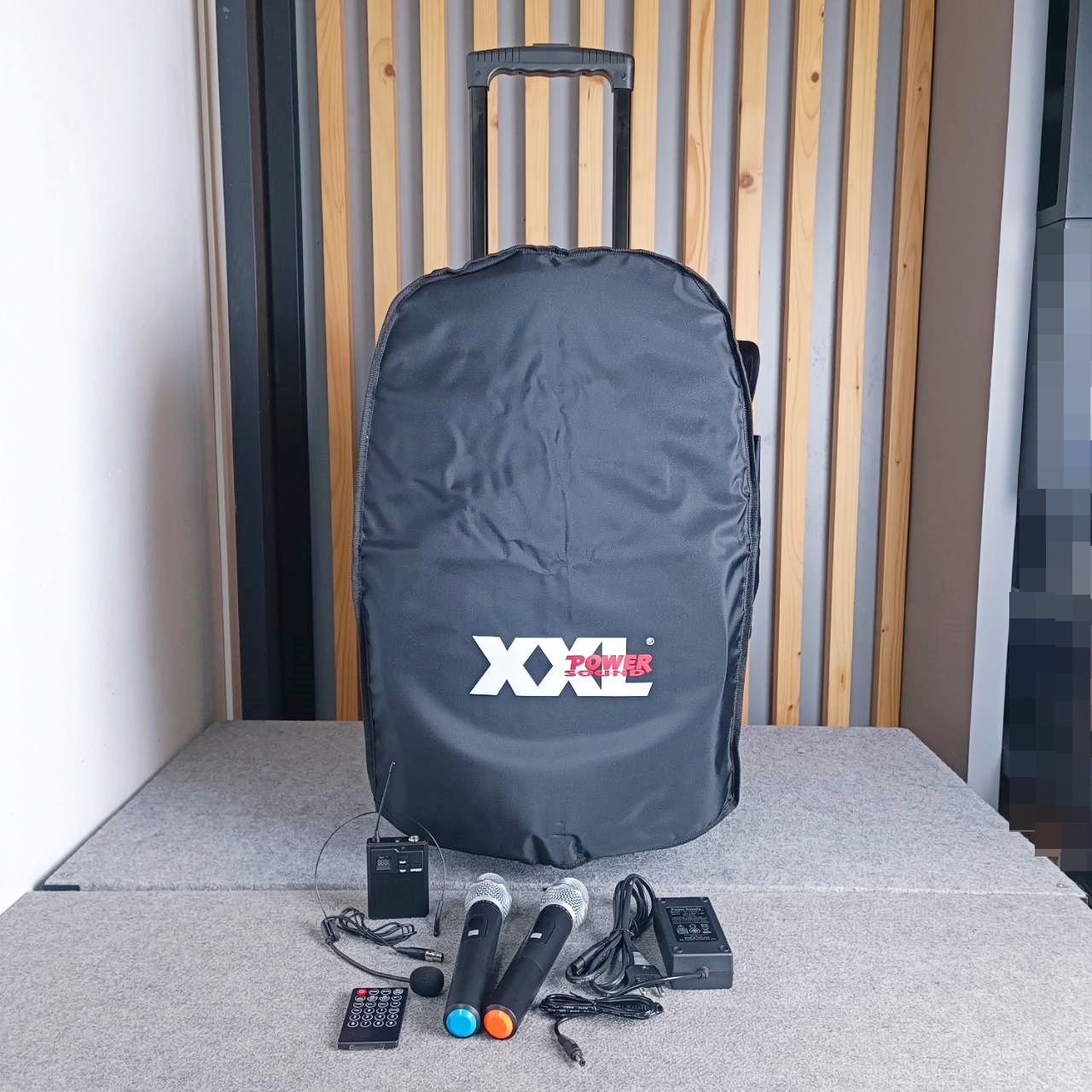 XXL XXL-715 ลำโพงล้อลาก ไมค์ลอย UHF ตู้ลำโพงเคลื่อนที่ 15 นิ้ว พร้อมไมค์ลอย UHF มีบลูทูธ และแบตเตอรี่ชาร์จในตัว ลําโพงเคลื่อนที่พร้อมไมค์ XXL15 XXL 15 เอไอ-ไพศาล