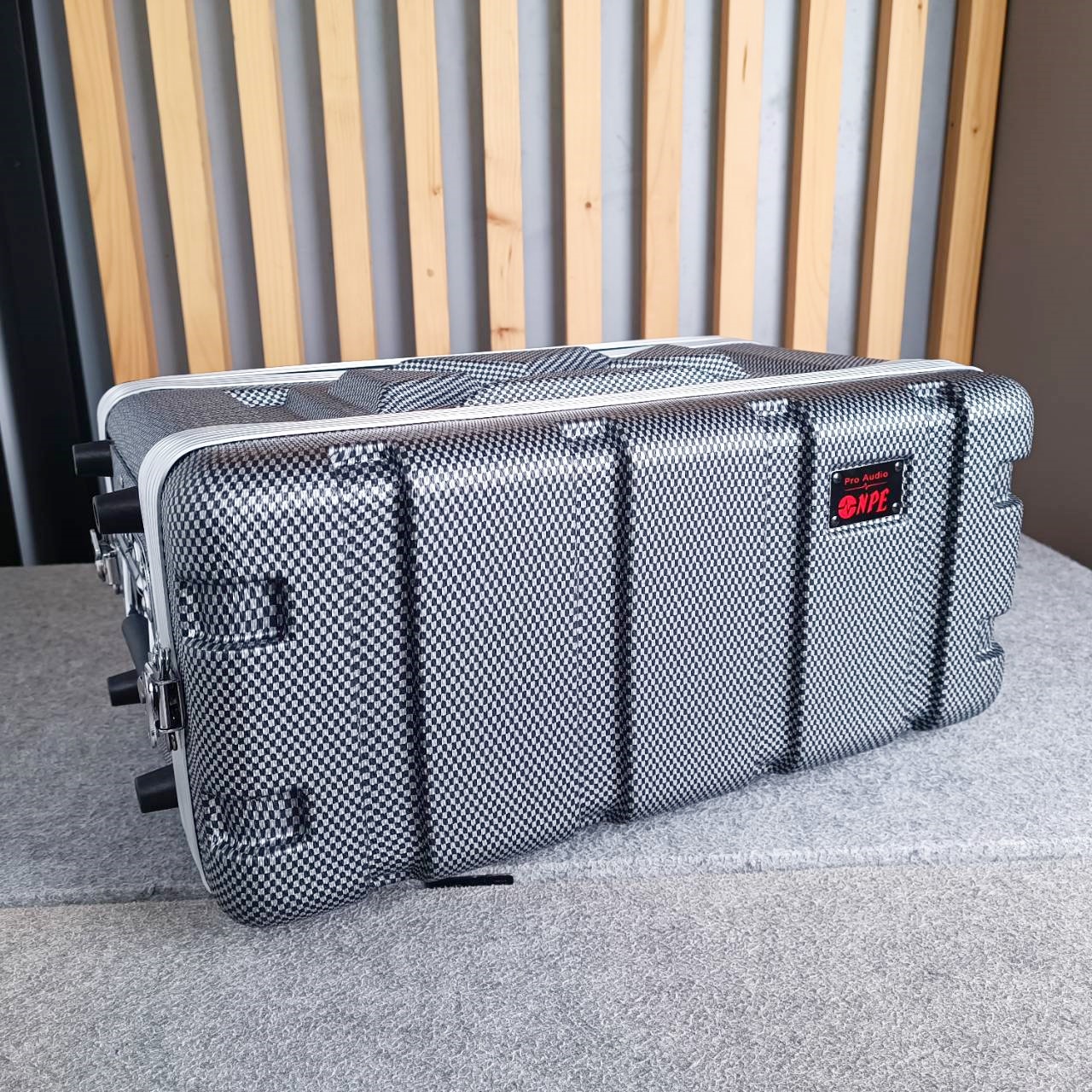 สินค้าเสียหายจากการขนส่ง RACK ABS ABS-4USD แร็คไมค์ลอย ลึก9นิ้ว *KEVLAR* มีรอยบุบ โก่งเล็กน้อย พร้อม ลิ้นชักใส่ไมค์ กล่องใส่อุปกรณ์เครื่องเสียง เอไอ-ไพศาล