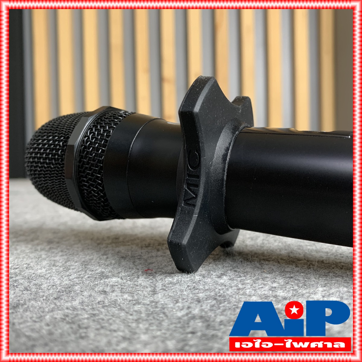 ที่รองไมค์กันกลิ้ง เหลี่ยมใหญ่ V-401 สีดำ ที่รองไมค์ กันกลิ้ง กันกลิ้งไมค์เหลี่ยมใหญ่สีดำ ใส่ได้ทั้ง ไมค์ลอย / ไมค์สาย