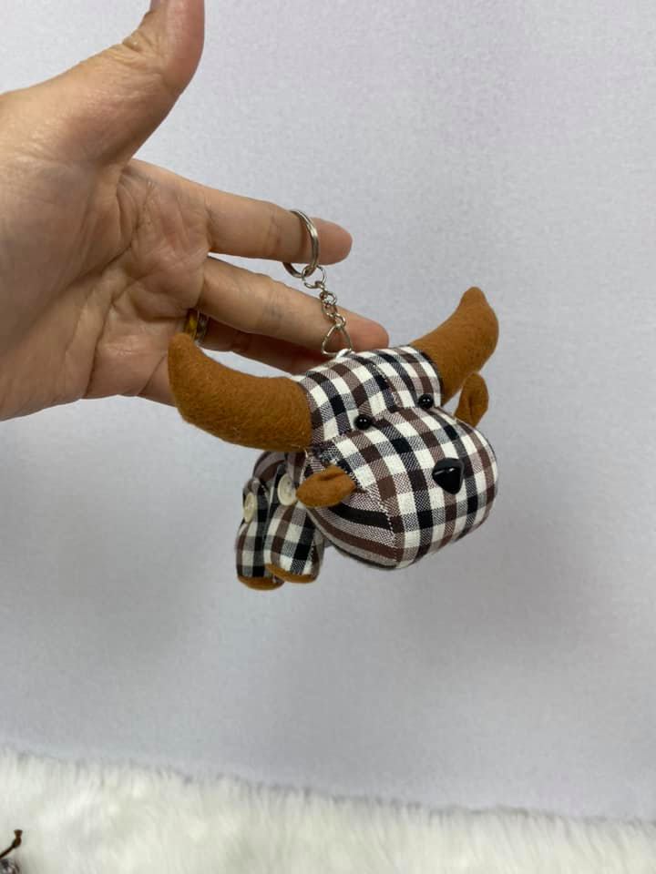 พวงกุญแจตุ๊กตาผ้าขาวม้าควายน้อย ทำจากผ้าขาวม้า งานแฮนด์เมด