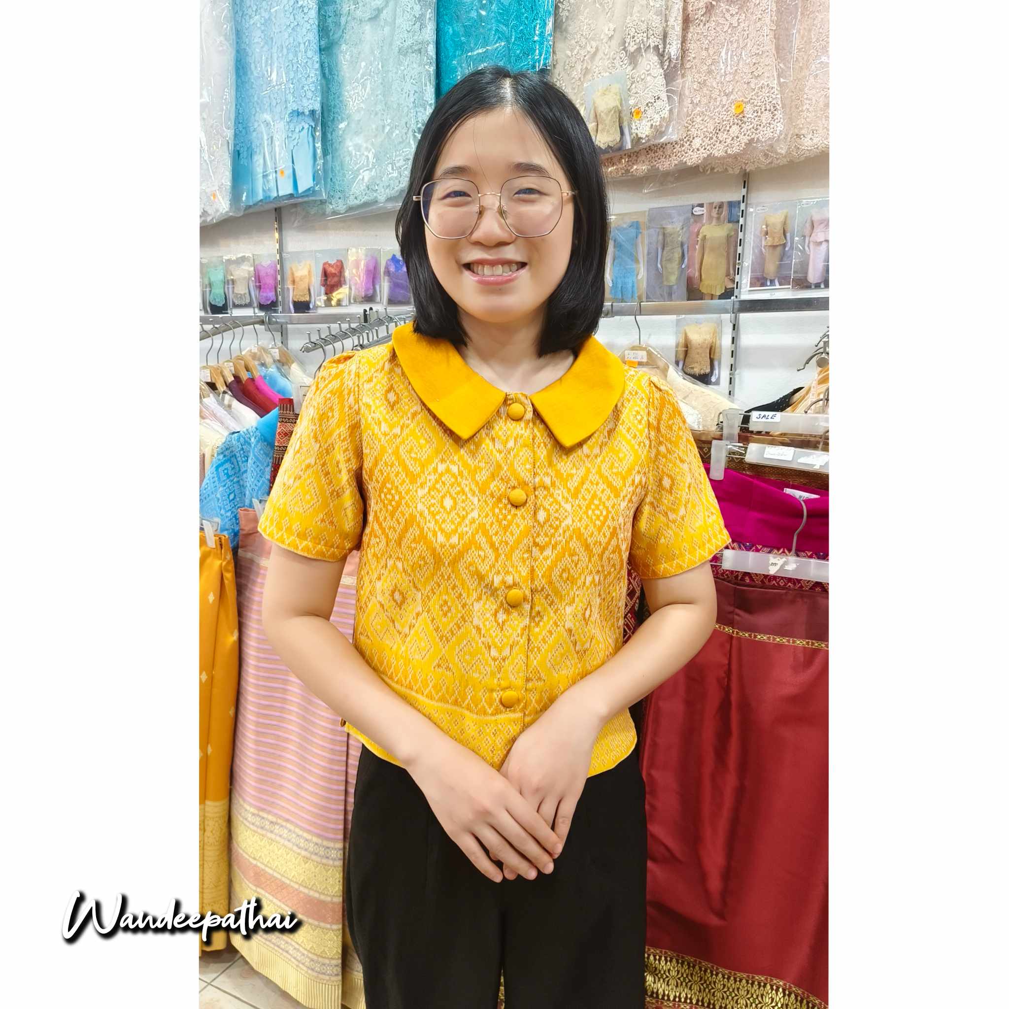 เสื้อผ้าฝ้ายทอลายขอพระเทพ สีเหลืองทอง อัดผ้ากาวทั้งตัว กระดุมหน้าไซส์ L อกเสื้อ36 นิ้ว