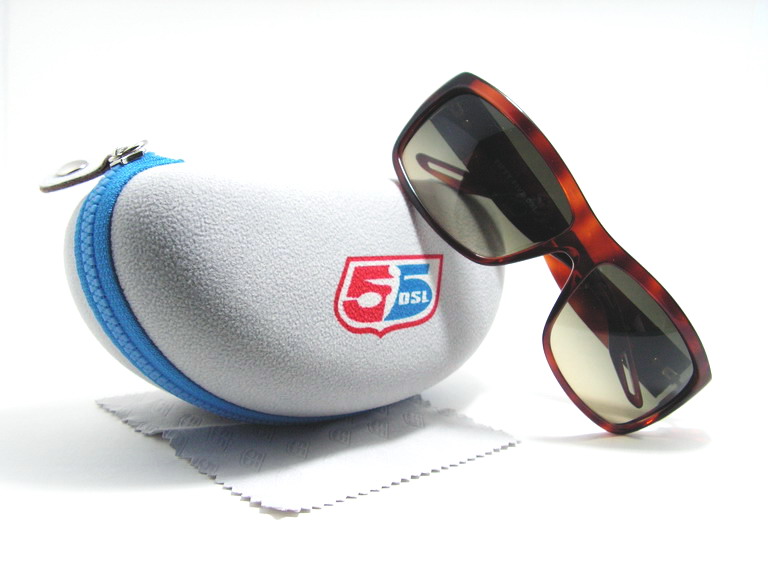 หมดแล้วค่ะ+++แว่นกันแดด Fifty Five DSL !!!ใส่เท่ห์มากมายแน่นอนค่ะ ของแท้100%และถูกสุดๆ ส่งตรงจากUS.ค่ะ