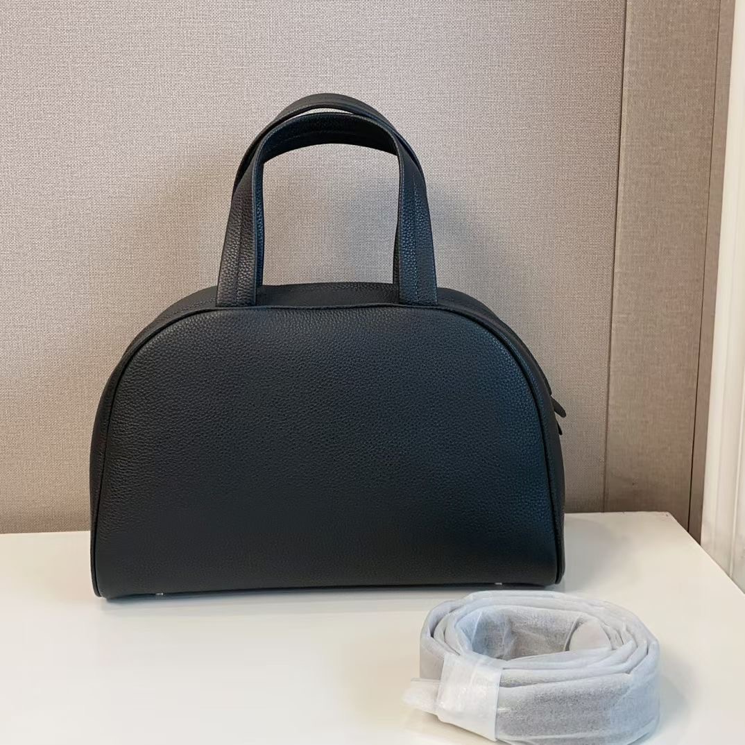 **do** กระเป๋าหนัง THE ROW TWO LOGO BOWLER BAG มี2 สี สินค้าใหม่ ของแท้