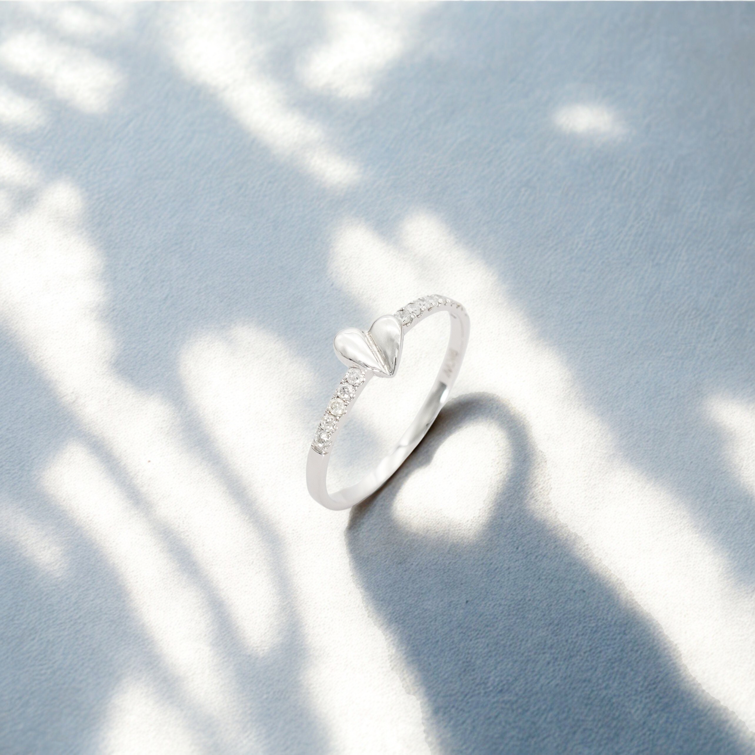 ✨ แหวนหัวใจเพชร 14 ตังค์ ตัวเรือน 9K เปล่งประกายในทุกมุมแสง ✨