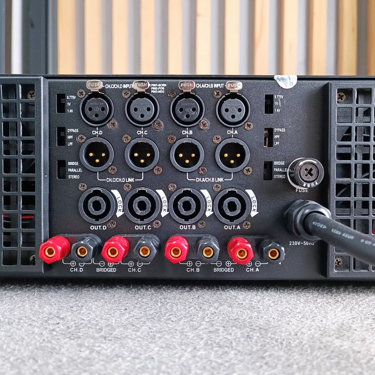 PROEUROTECH 41100Q POWERAMP4CH รุ่นใหม่มีจอ เพาเวอร์แอมป์ 4ch เครื่องขยายเสียง กำลังขยาย 1100 วัตต์ 41100 Q เอไอ-ไพศาล